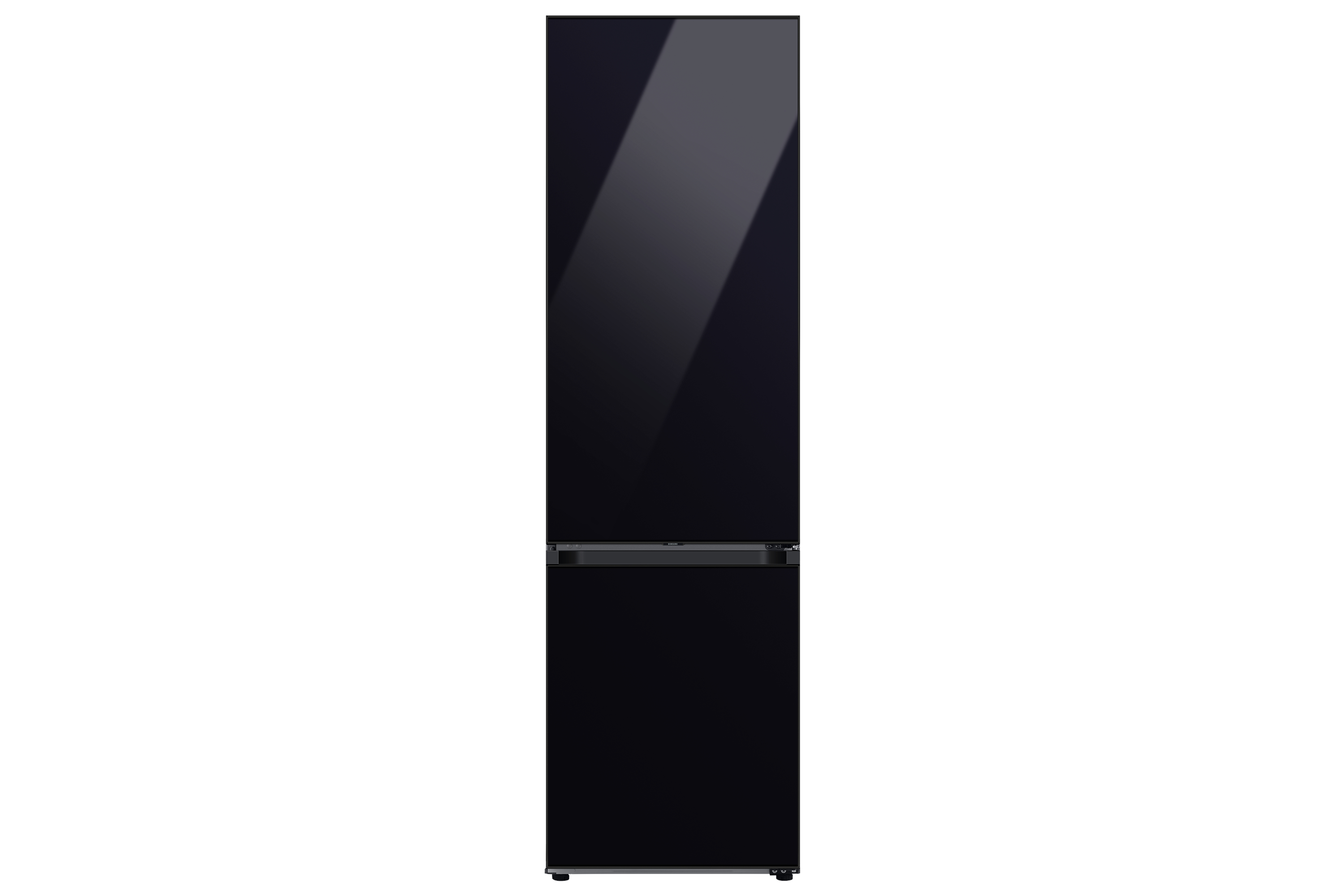 Un refrigerador negro con puerta de vidrio negro. El refrigerador está sobre un fondo blanco.