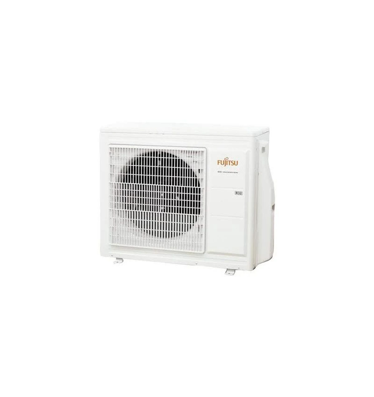 Unidad de aire acondicionado exterior Fujitsu blanca sobre fondo blanco, con rejilla negra.