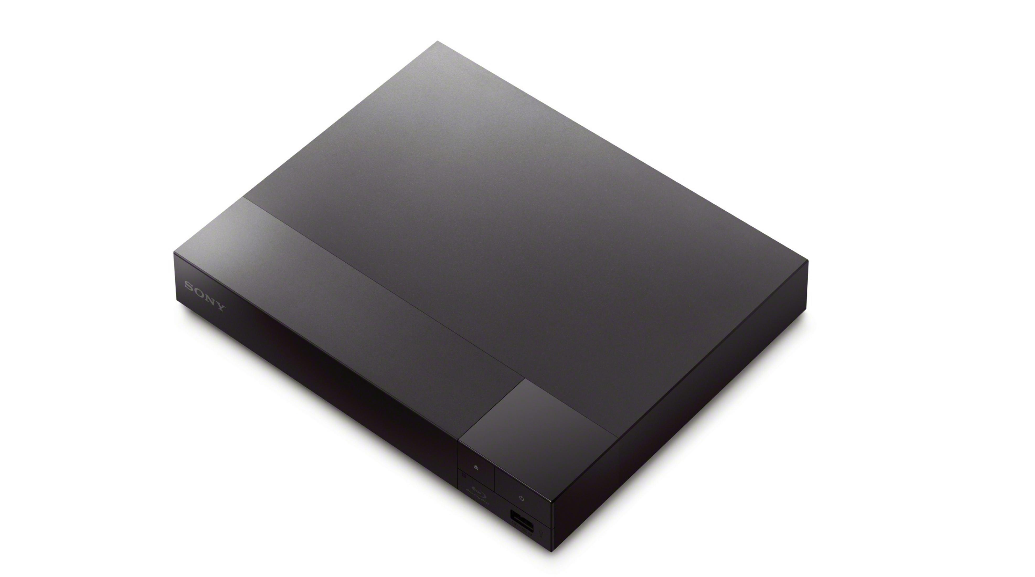 Schwarzer DVD-Player mit Sony-Logo. Abgewinkelte Ansicht auf weißem Hintergrund.