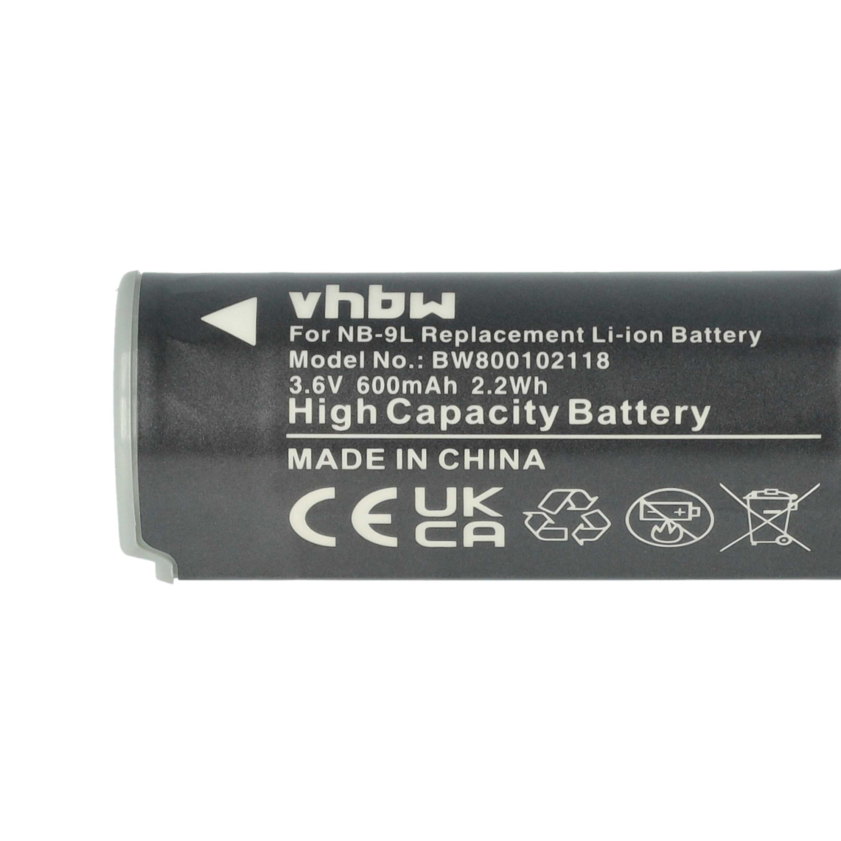 Schwarze Batterie mit weißem Text. Liest sich 'For NB-9L Replacement Li-ion Battery'. CE und andere Symbole.