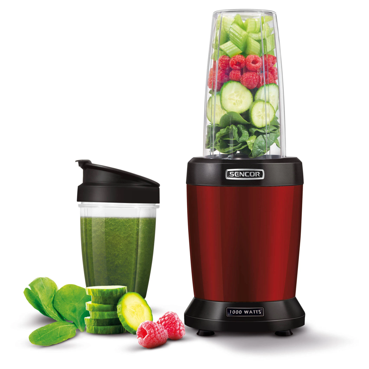 Una licuadora roja con ingredientes dentro. Un batido verde en una taza separada.