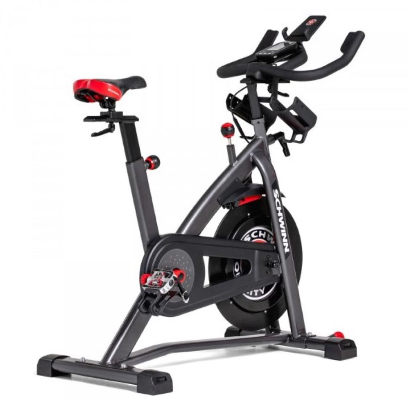 Czarny i szary rower treningowy na białym tle. Czerwone siedzisko i akcenty.