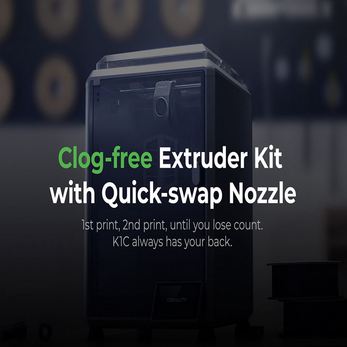 Drukarka 3D z tekstem: Clog-free Extruder Kit with Quick-swap Nozzle. Tło jest rozmyte.