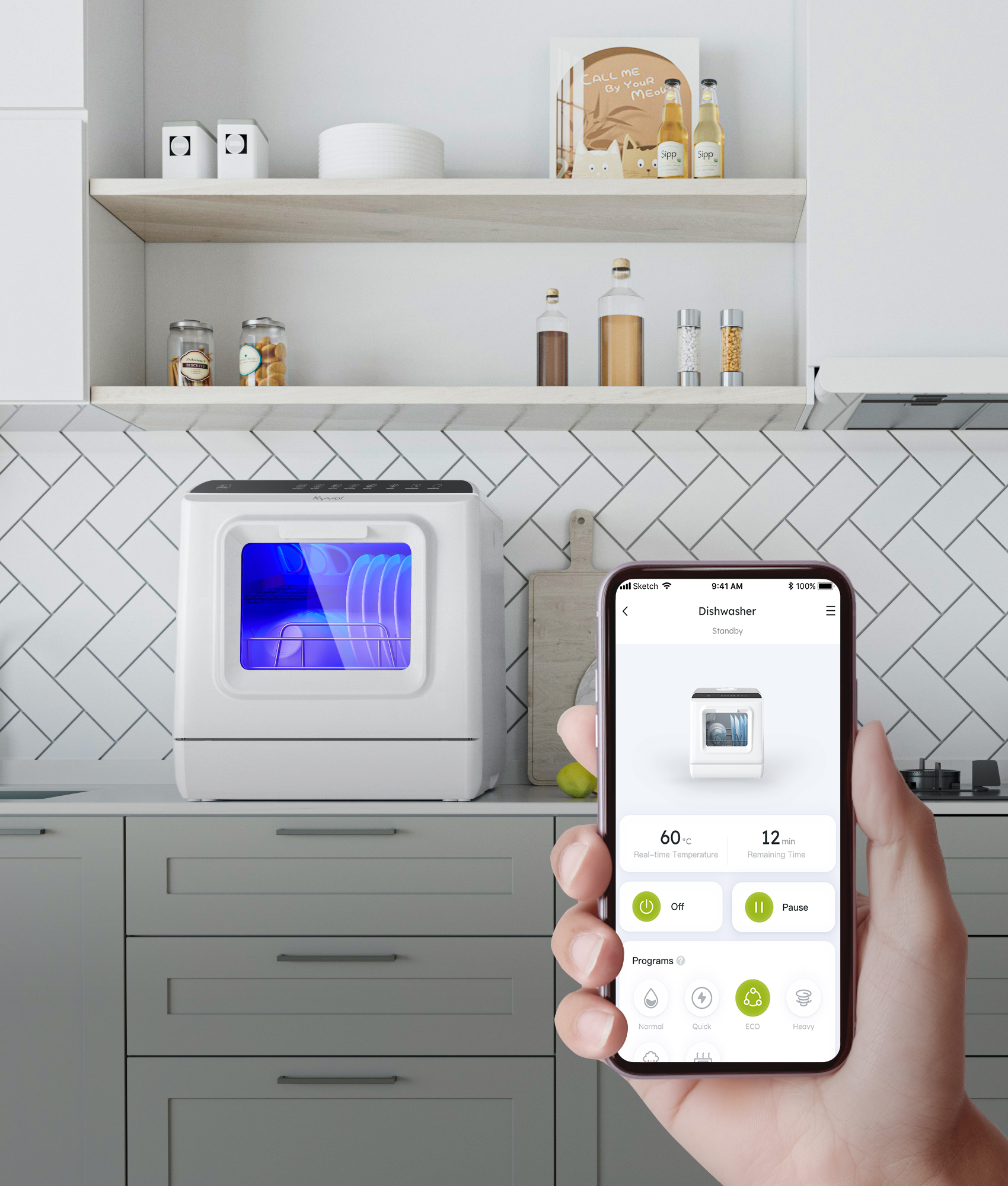 Ein weißer Geschirrspüler und eine Hand, die ein Smartphone mit der Geschirrspüler-Oberfläche hält.