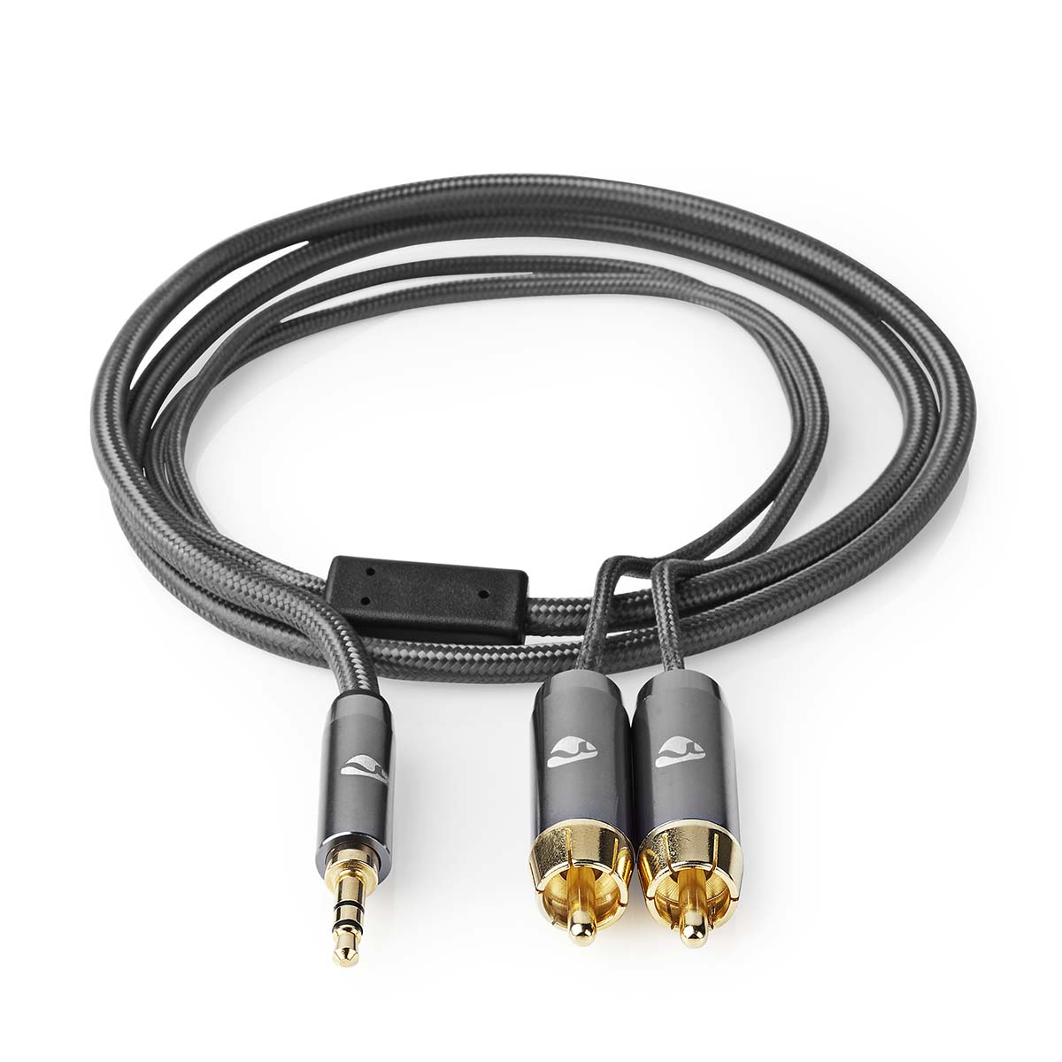 Grijze audiokabel met 3,5 mm jack en twee RCA-connectoren. Witte achtergrond.