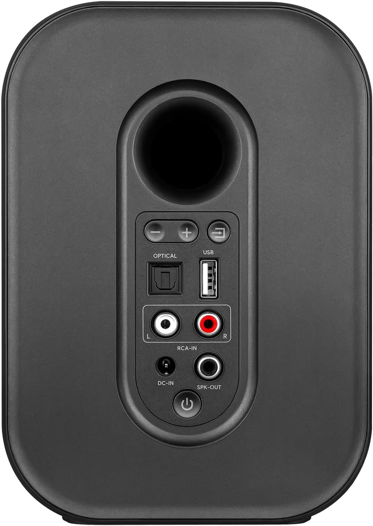Panel trasero de un altavoz negro con puertos de entrada/salida y un botón de encendido.