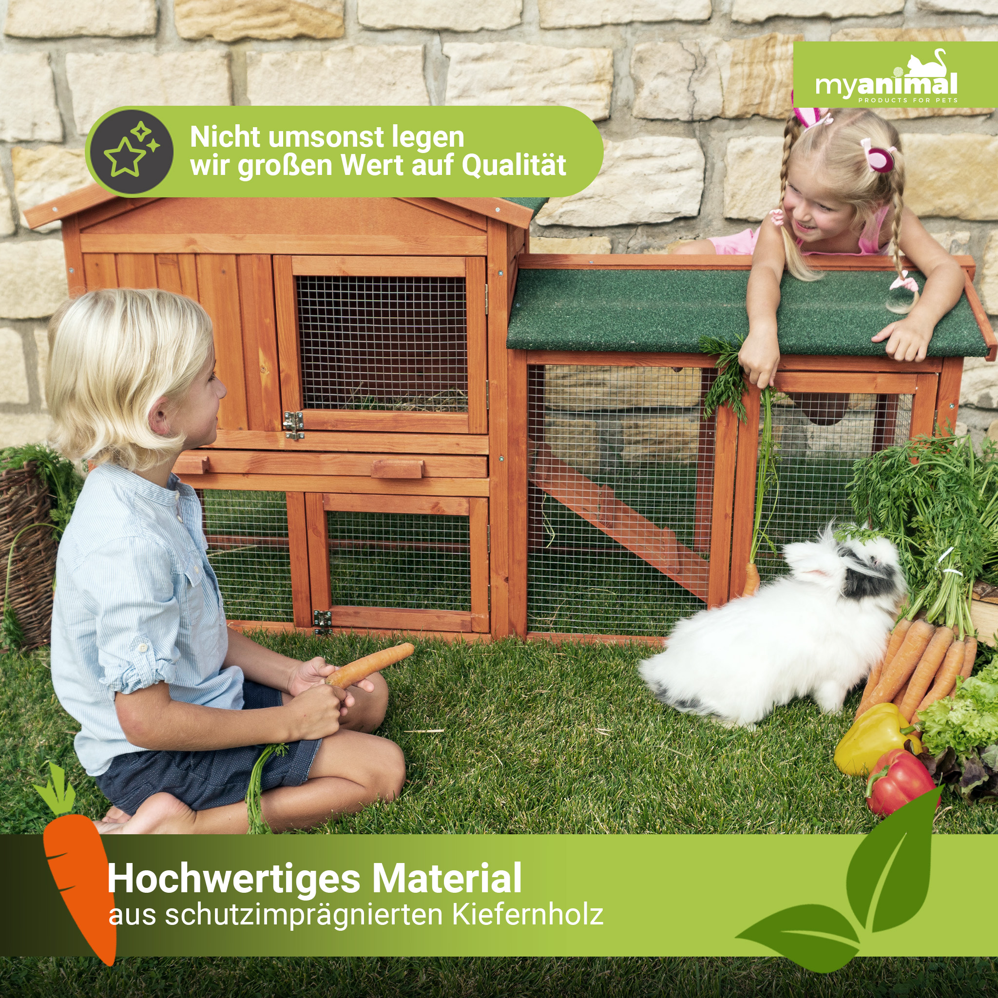 Zwei Kinder interagieren mit einem hölzernen Kaninchenstall. Ein Kaninchen und Karotten sind ebenfalls sichtbar.
