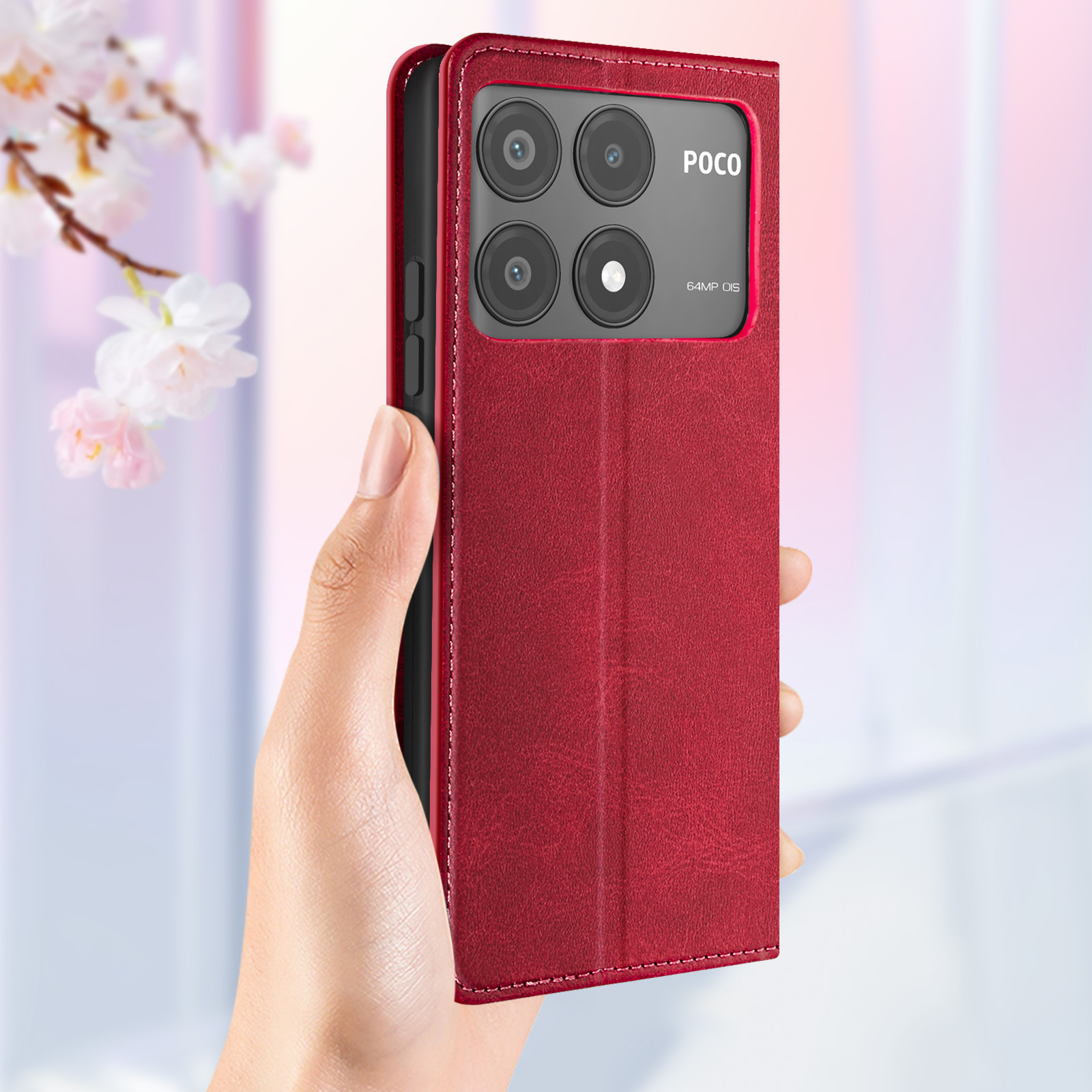 Mano che tiene una custodia rossa per telefono con ritaglio per fotocamera e logo Poco.