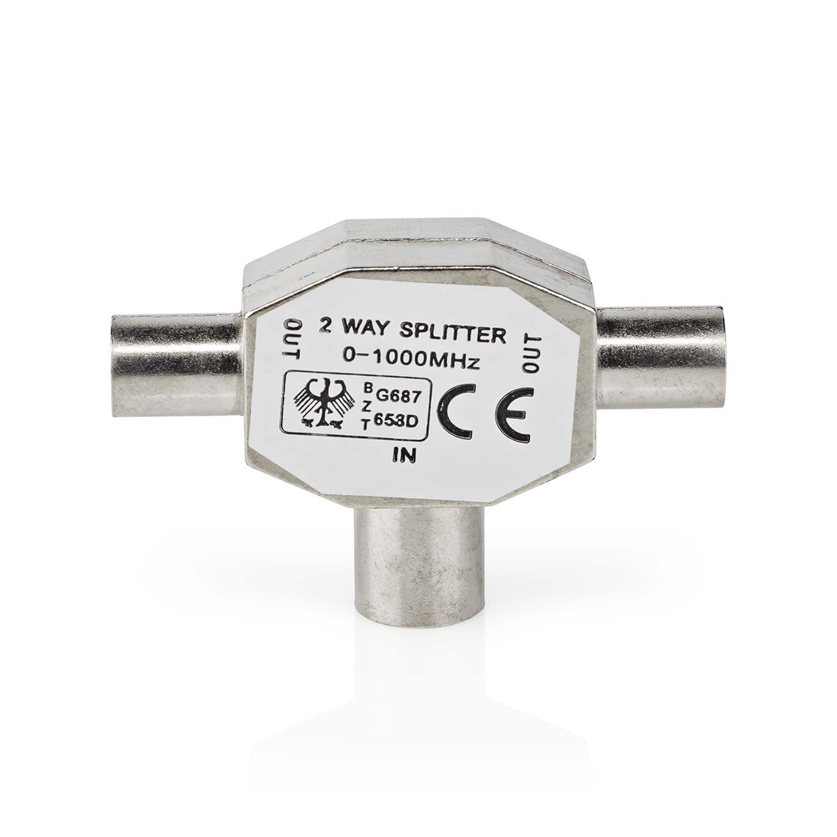Silberner 2-Wege-Splitter mit Etiketten. Hat drei Anschlüsse. Weißer Hintergrund.