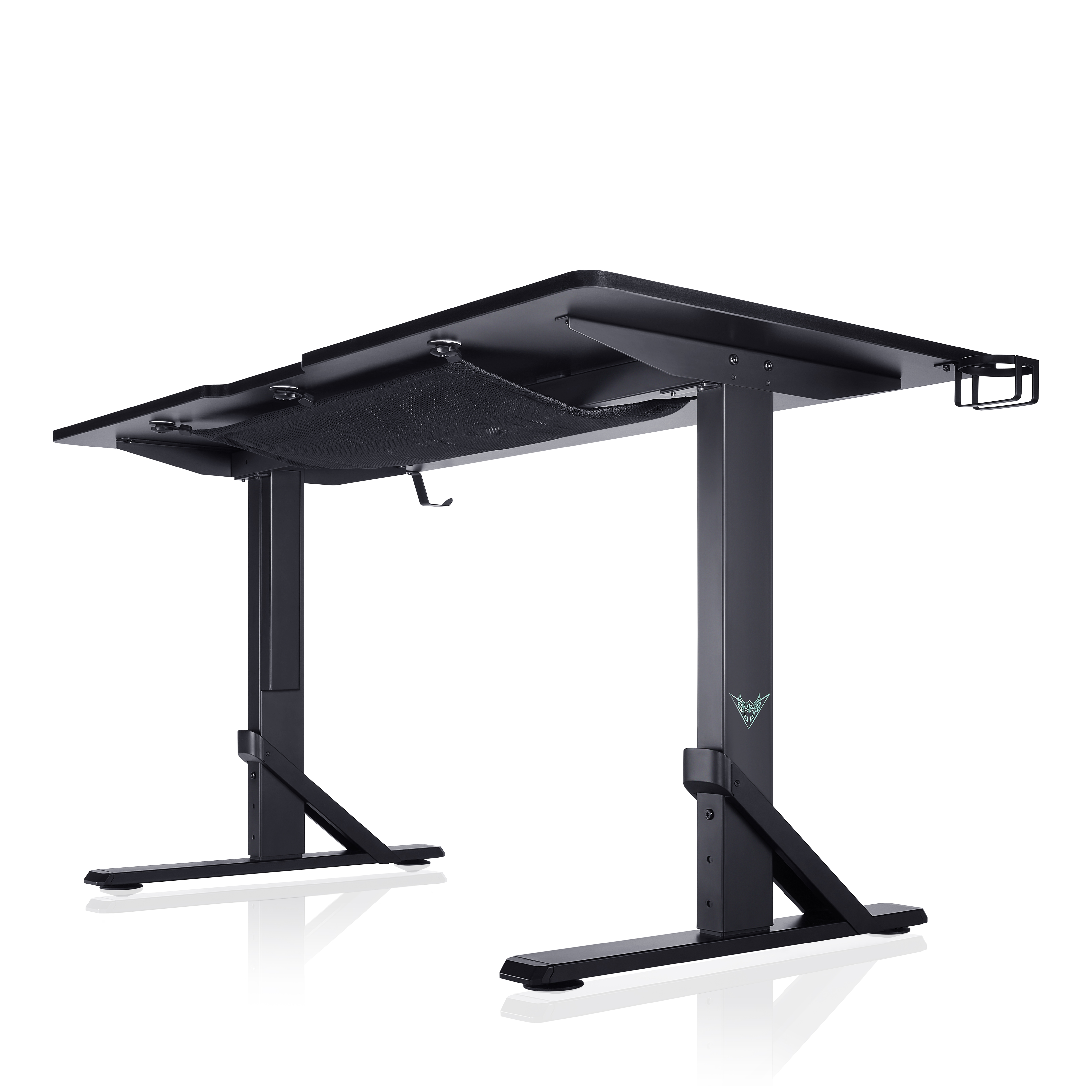 Escritorio de pie negro con altura ajustable. Cuenta con almacenamiento de malla y un soporte para auriculares.
