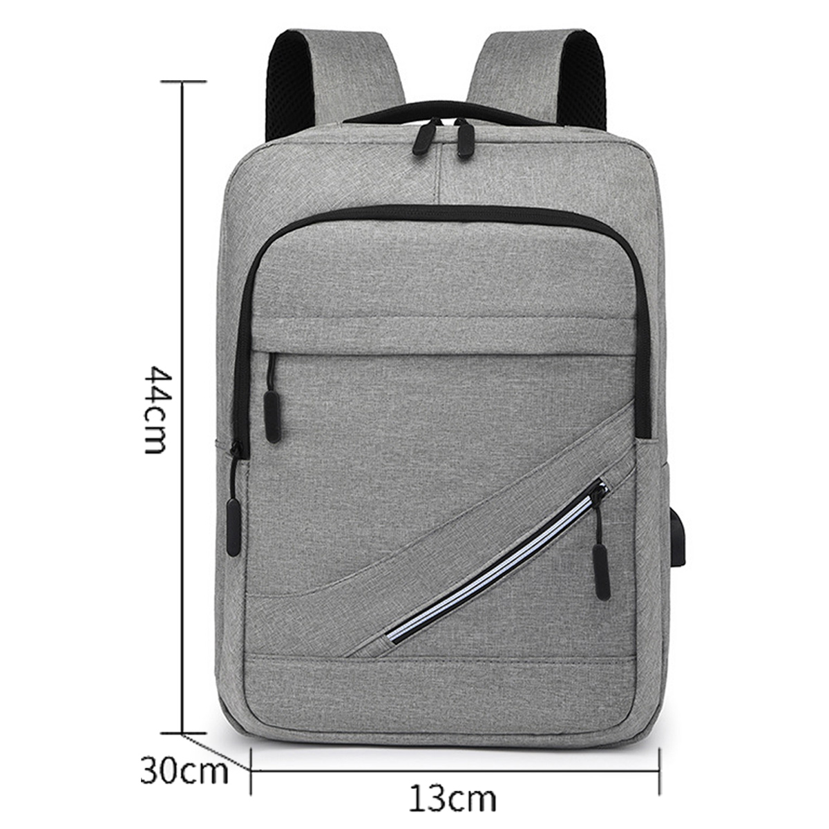Grauer Rucksack mit den Maßen: 44cm Höhe, 30cm Breite und 13cm Tiefe, mit diagonalem Reißverschluss.