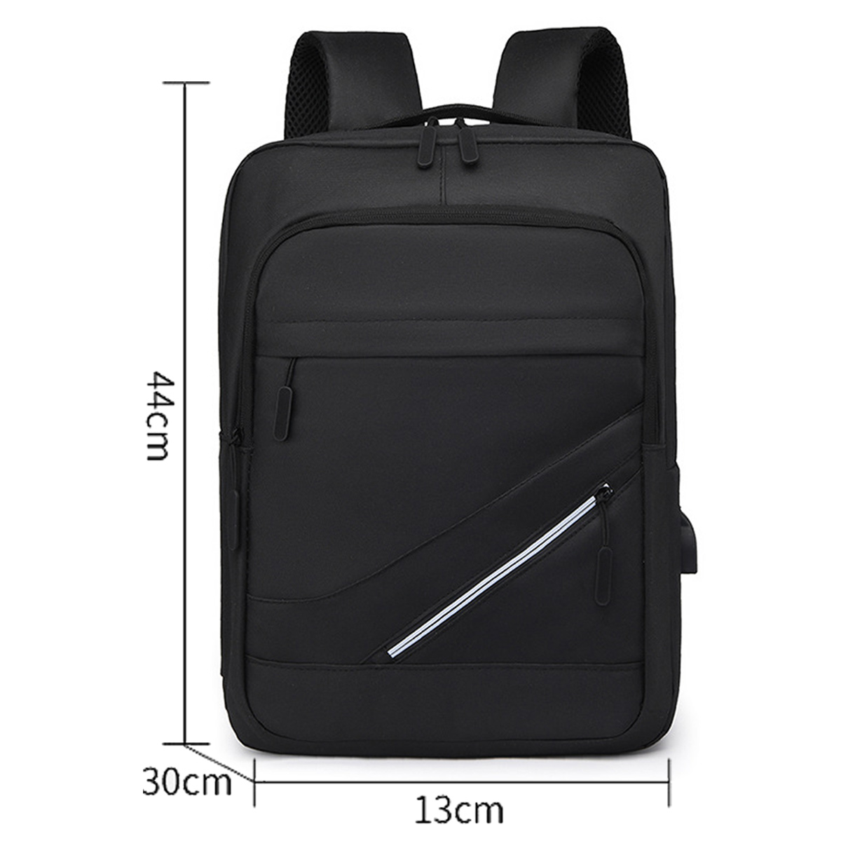 Ein schwarzer Rucksack mit Größenangaben, auf einem weißen Hintergrund.