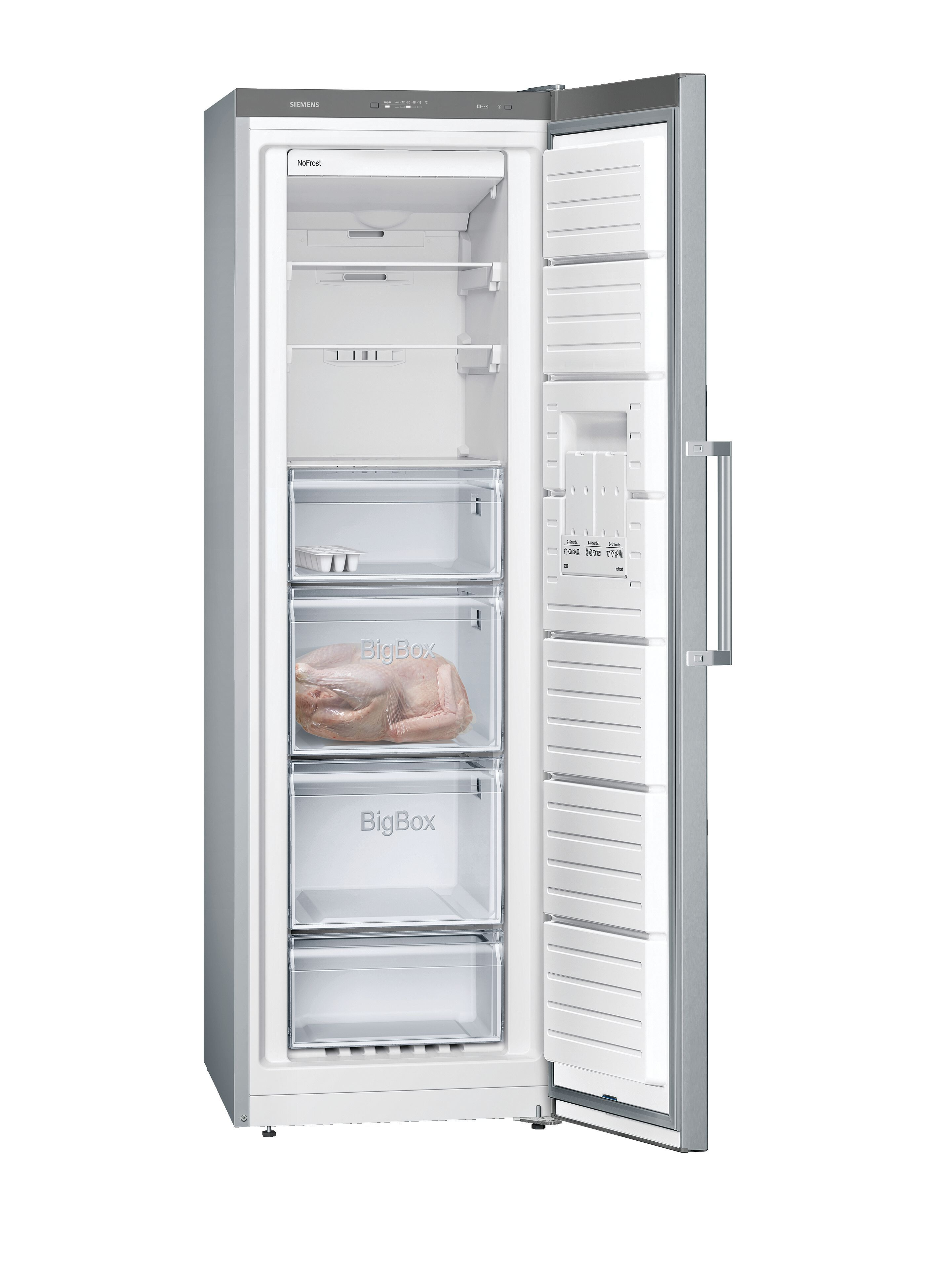 Ein Kühlschrank mit offener Tür, mit drei Schubladen und einem Truthahn im Kühlschrank.