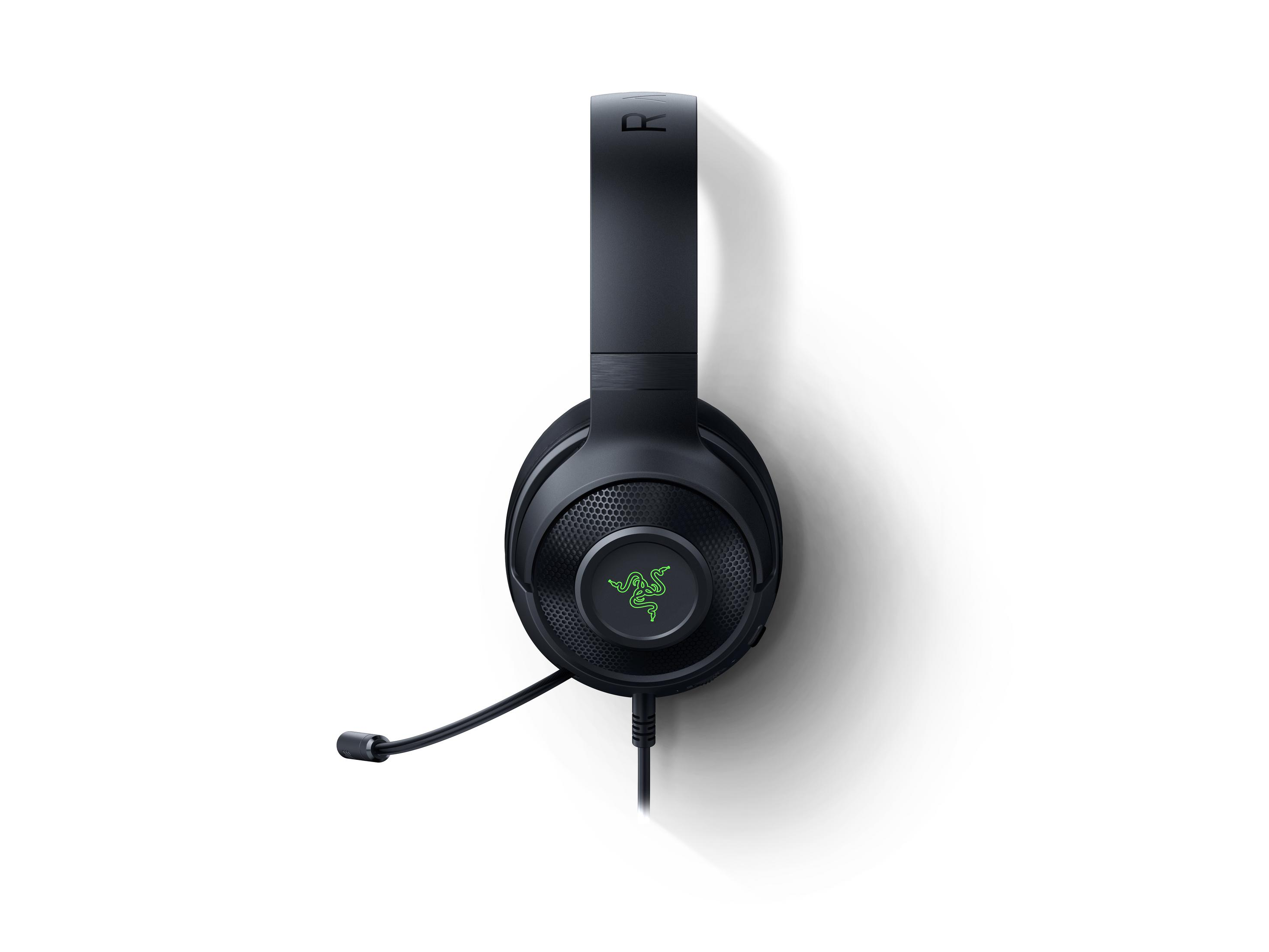 Cuffie Razer nere con logo verde, cavo e microfono su sfondo bianco.