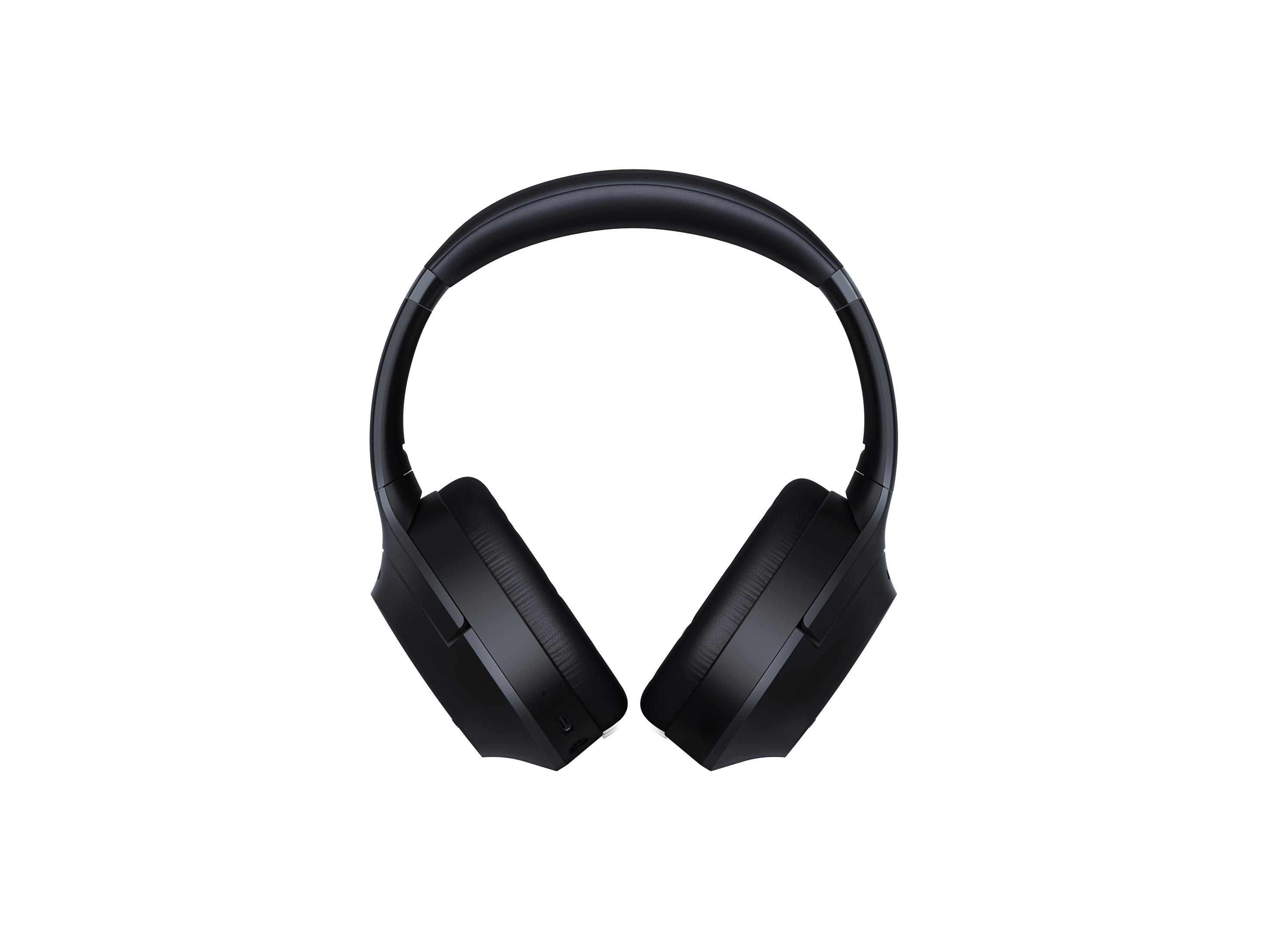 Czarne słuchawki nauszne.