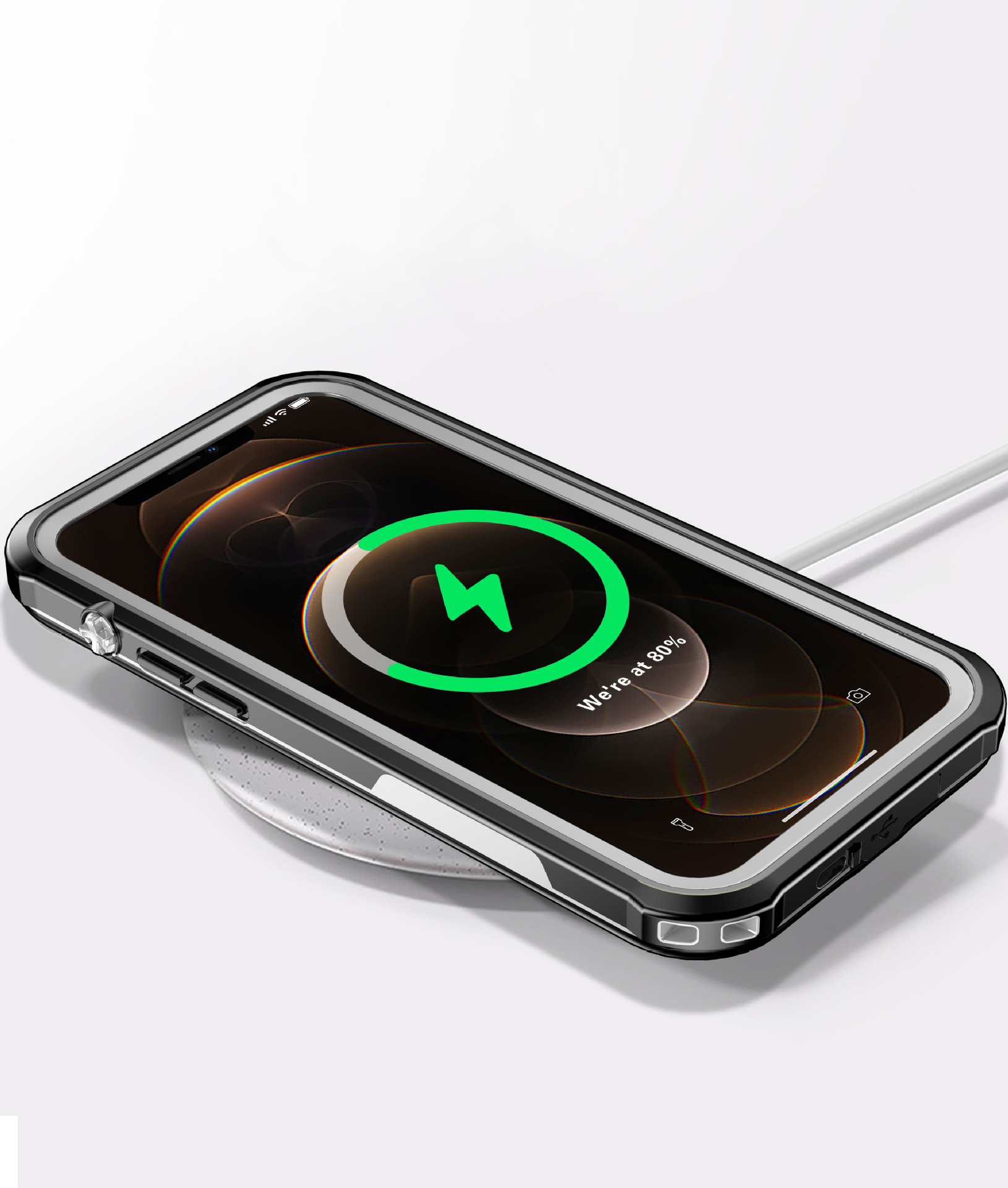Telefon na ładowarce bezprzewodowej, z 80% naładowania.