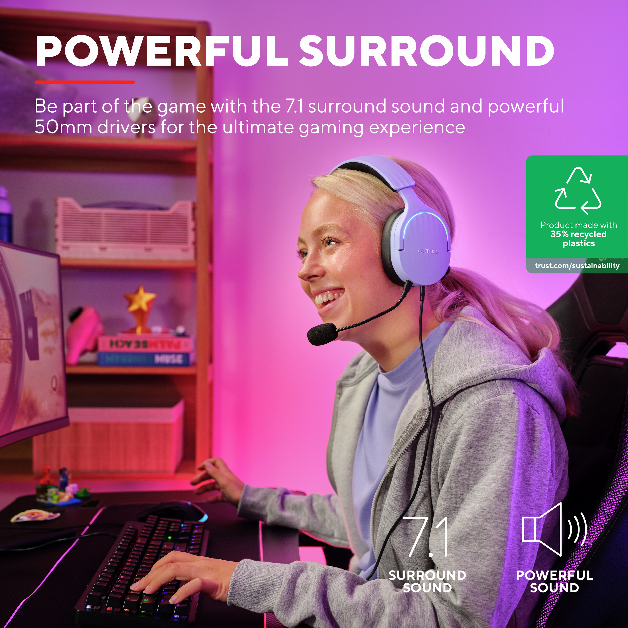 Kobieta w słuchawkach grająca w grę. Tekst mówi "Potężny dźwięk przestrzenny" i "7.1 Dźwięk przestrzenny".