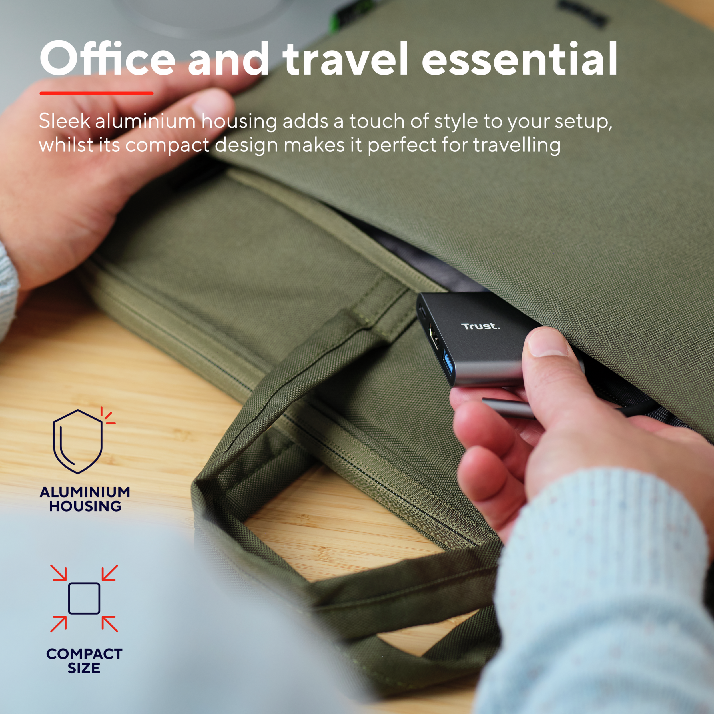 Eine Person öffnet eine Laptoptasche. Text: Büro- und Reisezubehör. Weißer Hintergrund.