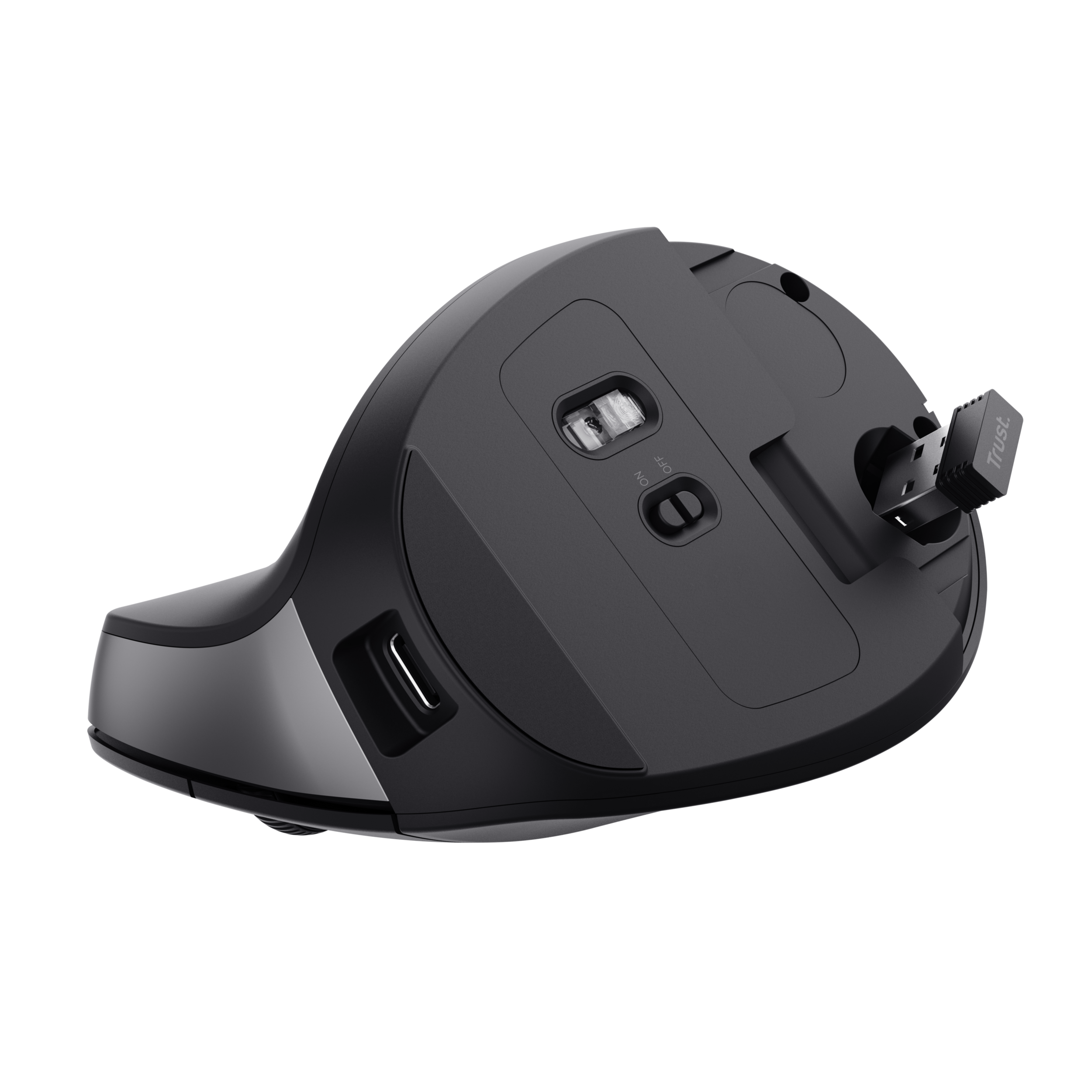 Czarna ergonomiczna mysz z włożonym odbiornikiem USB.