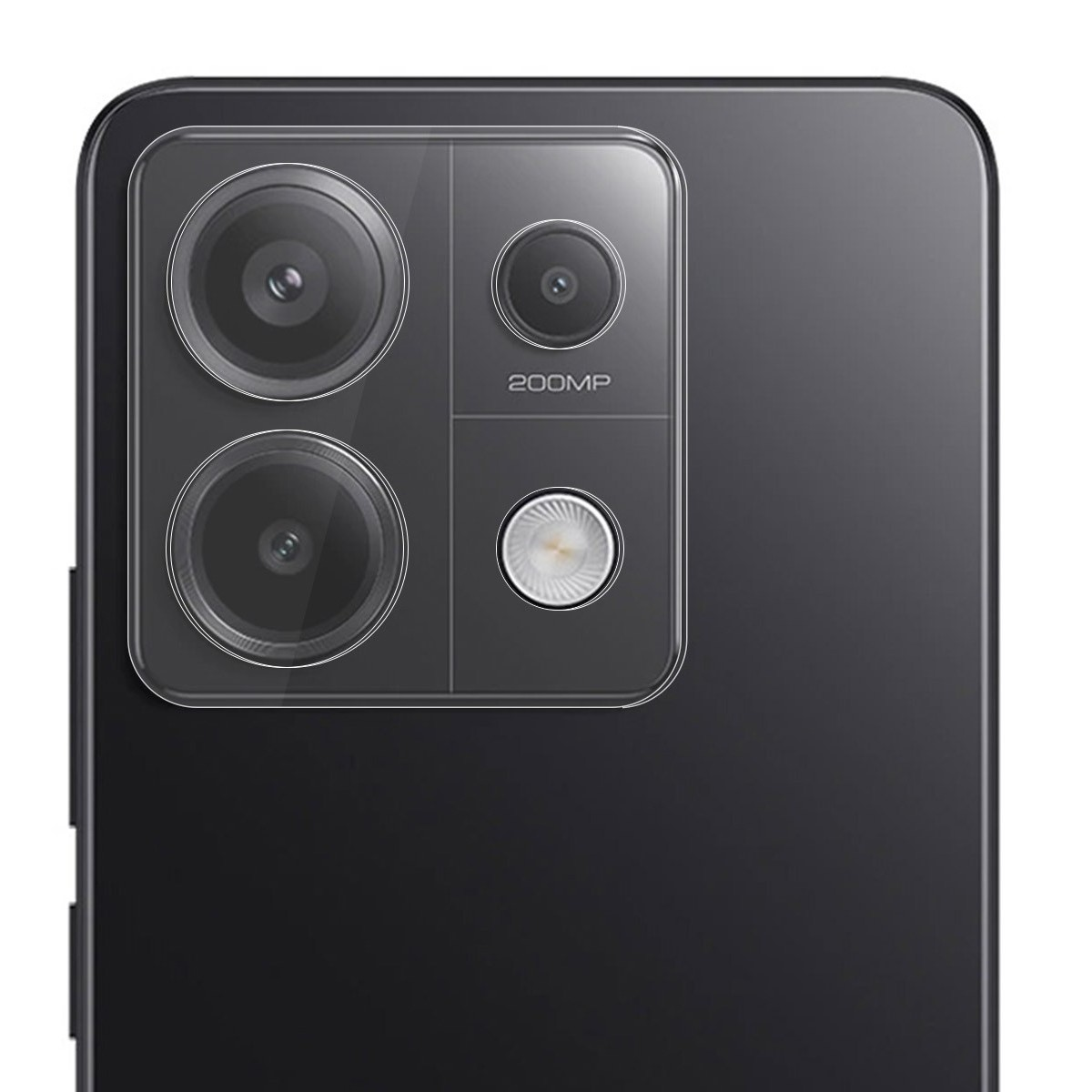 Primer plano del módulo de cámara de un smartphone negro con cuatro lentes.