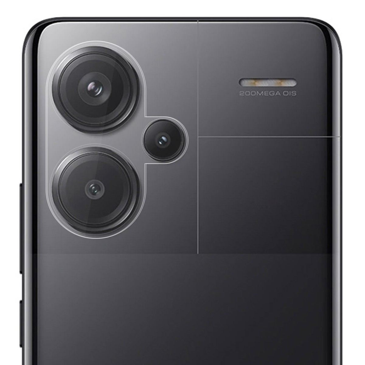 Primo piano della fotocamera di un telefono. Tre obiettivi visibili. Sfondo grigio scuro.