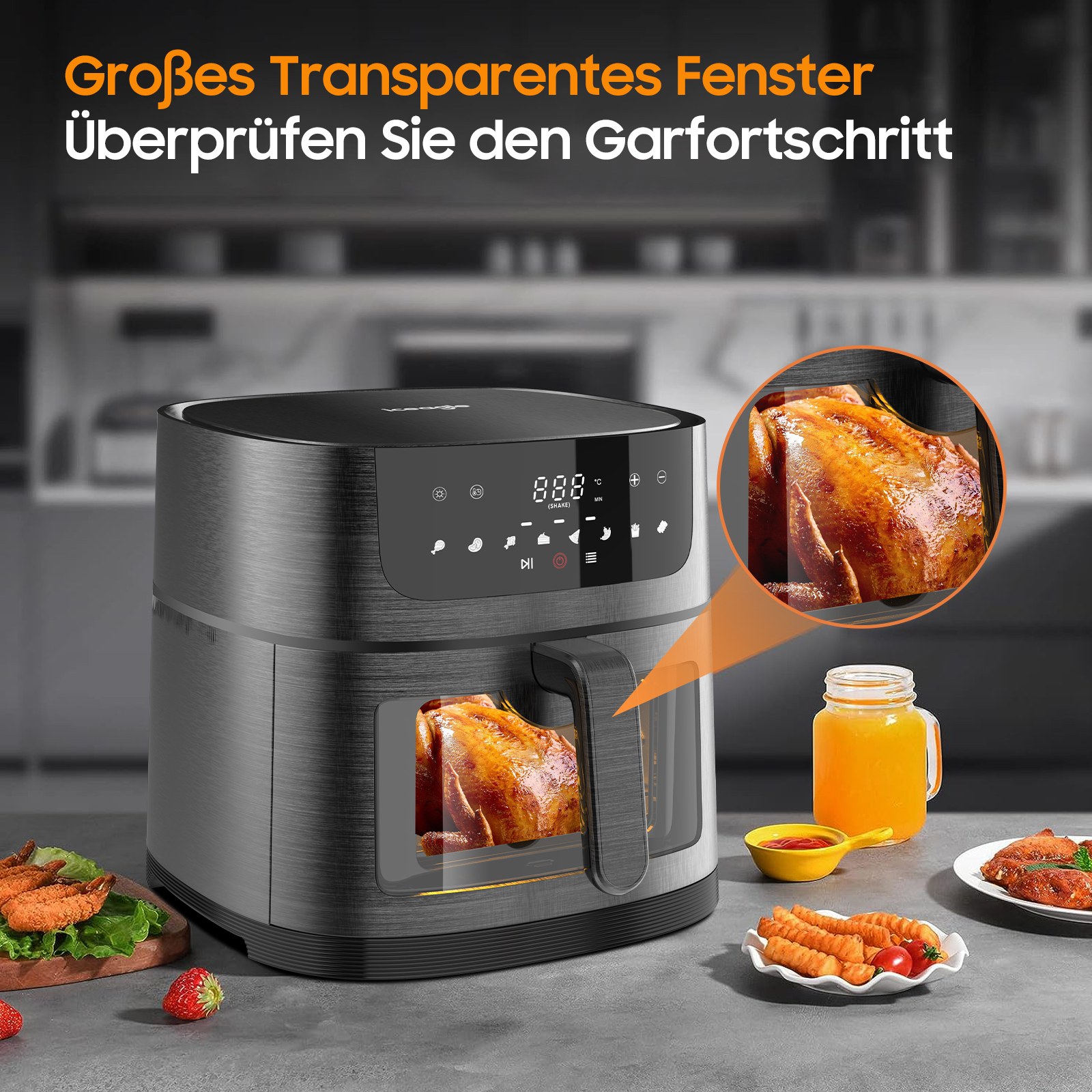 Heißluftfritteuse mit Essen, Nahaufnahme von gebratenem Huhn und Saft, mit Essen auf Tellern.