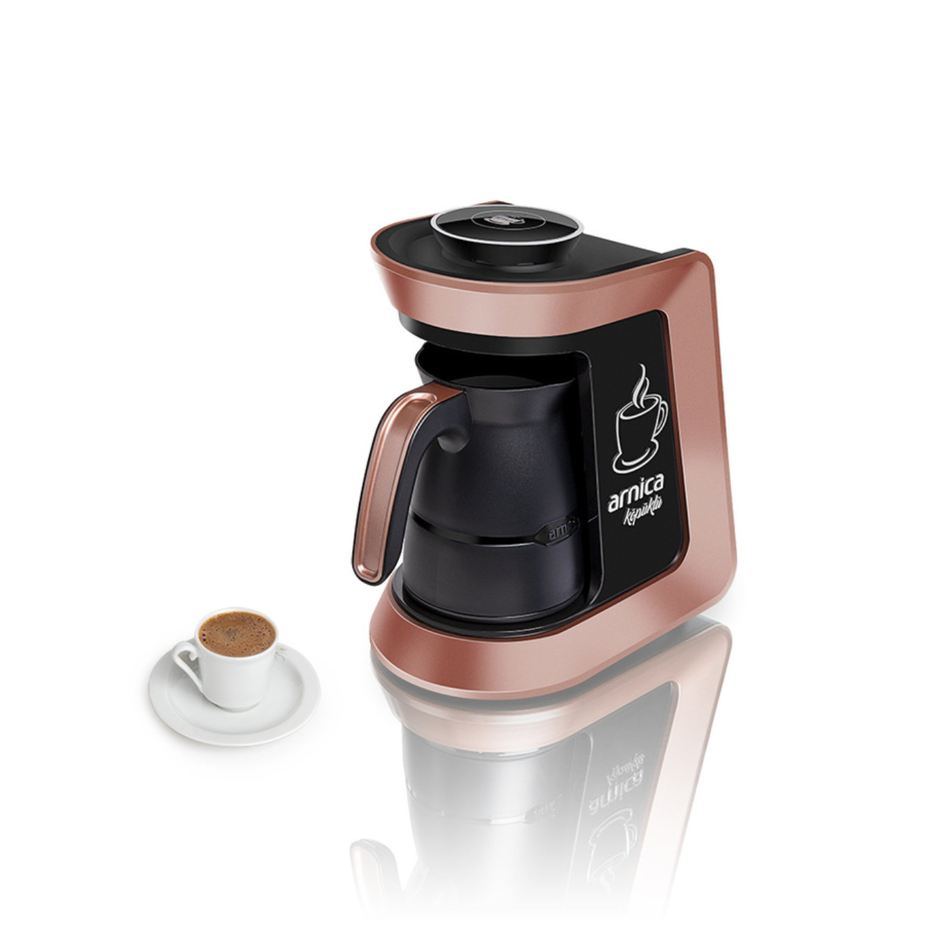 Roségoldfarbene Kaffeemaschine mit einer Tasse Kaffee auf einer Untertasse.