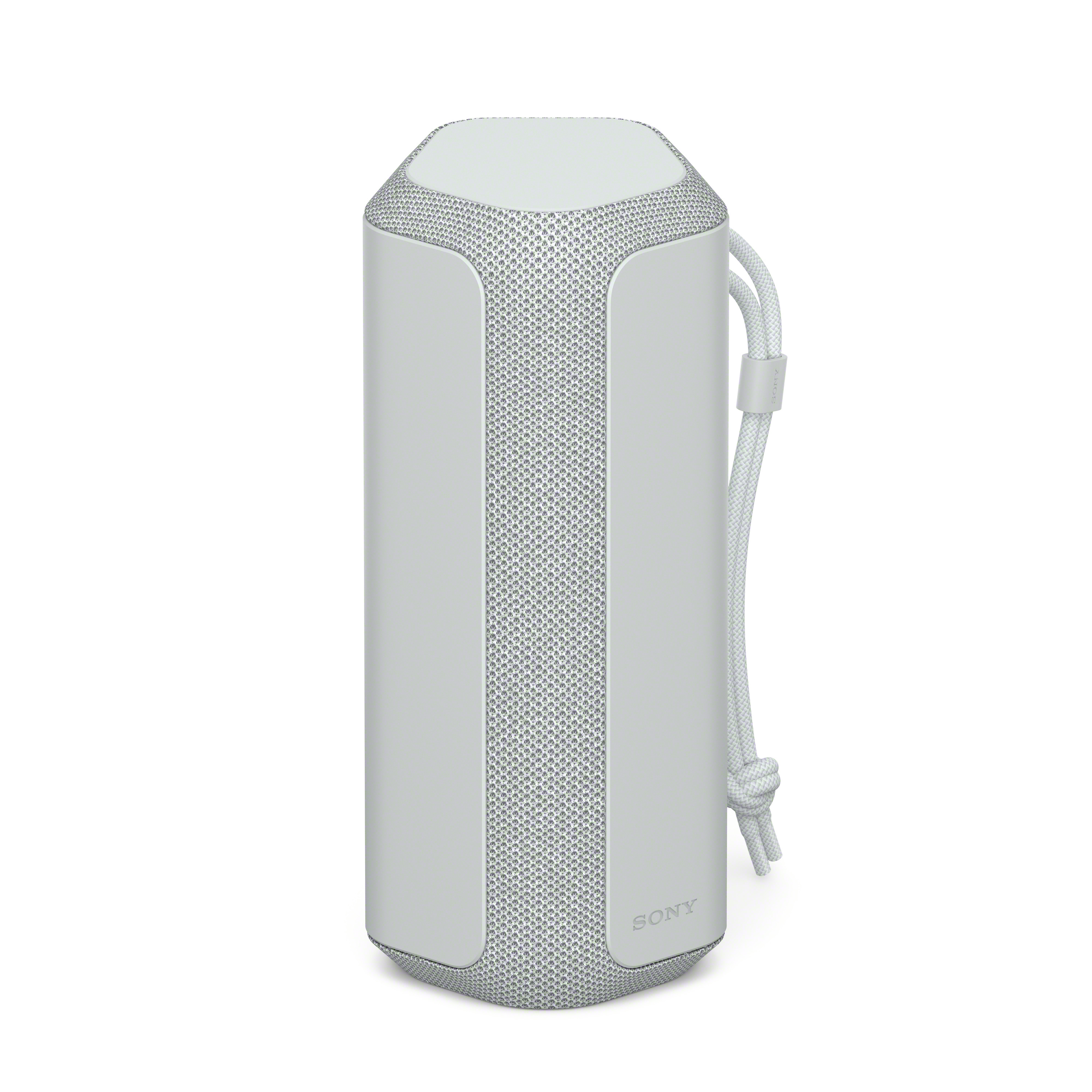 Altavoz cilíndrico blanco con laterales de malla gris y asa de cuerda blanca.