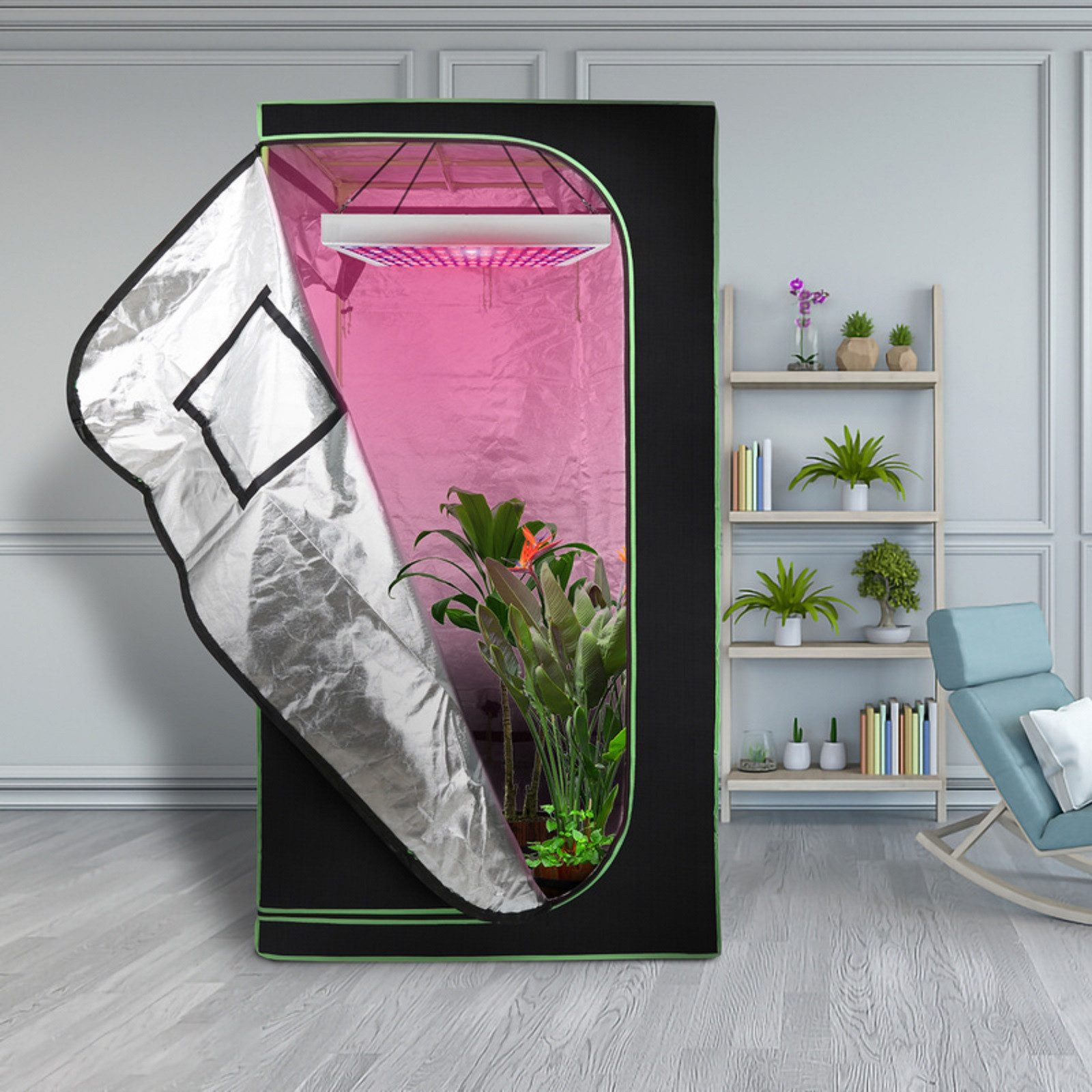 Ein Zelt mit Pflanzen darin, beleuchtet mit rosa Licht. Ein Bücherregal und ein Schaukelstuhl befinden sich rechts.
