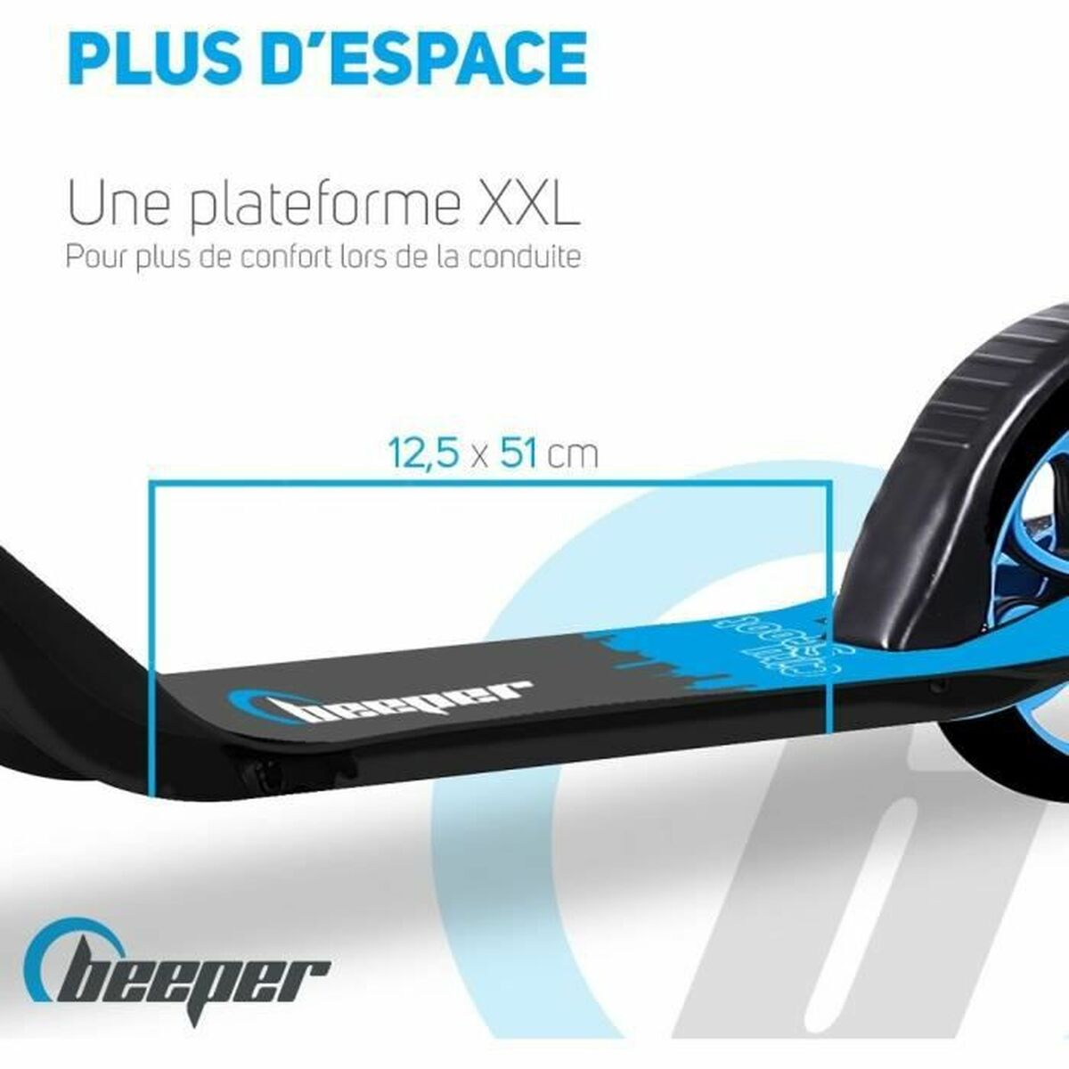 Ein schwarzer und blauer Roller mit Informationen zur Plattformgröße.
