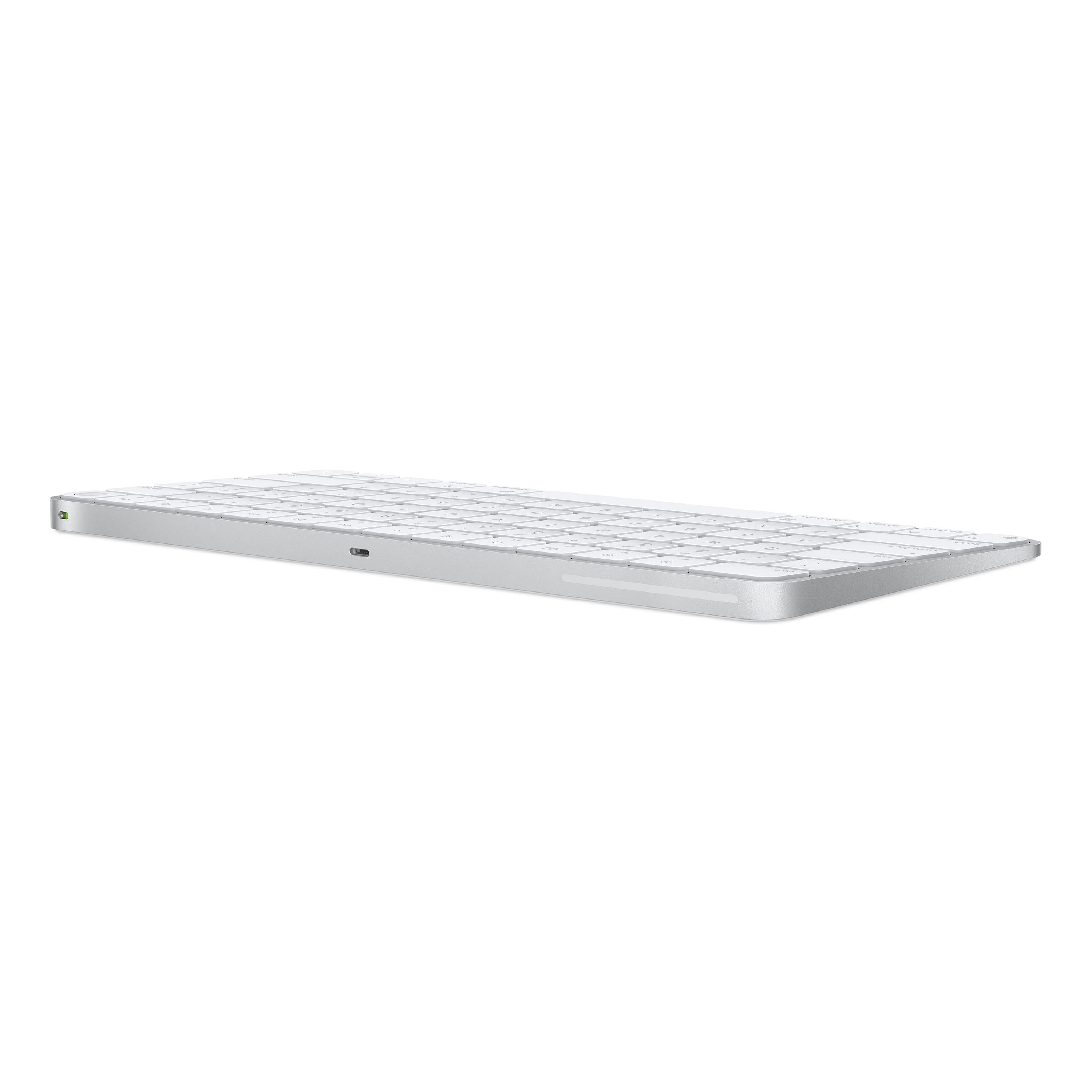 Silberne Apple-Tastatur, Seitenansicht, vor weißem Hintergrund. USB-Anschluss sichtbar.