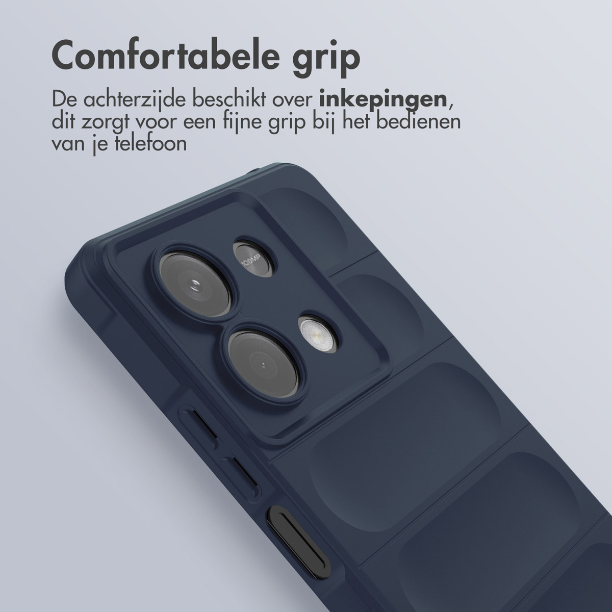 Een donkerblauwe telefoonhoes met een textuur aan de achterkant. Tekst: Comfortabele grip.