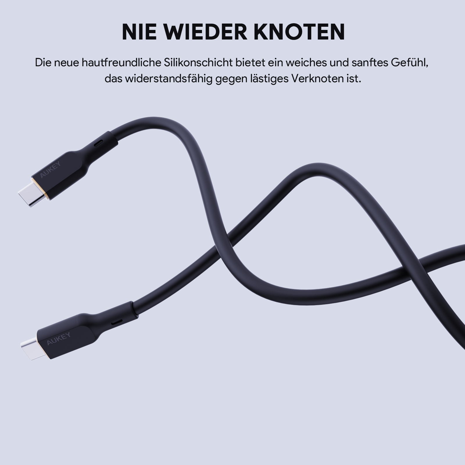 Schwarzes USB-Kabel. Das Kabel ist gekrümmt. Das Kabel hat den Markennamen AUKEY an jedem Ende.