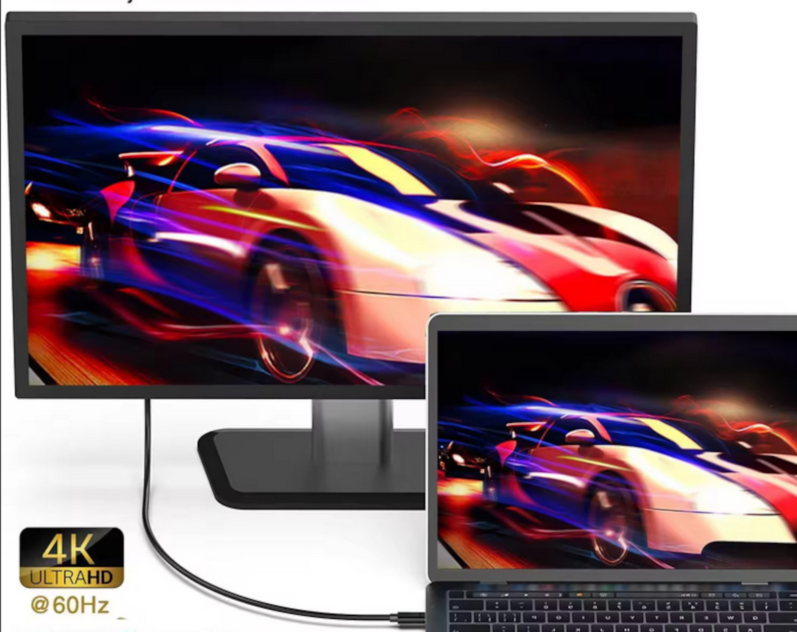 Ein Monitor und ein Laptop, die Autos beim Rennen zeigen. Der Monitor ist mit einem Kabel mit dem Laptop verbunden.