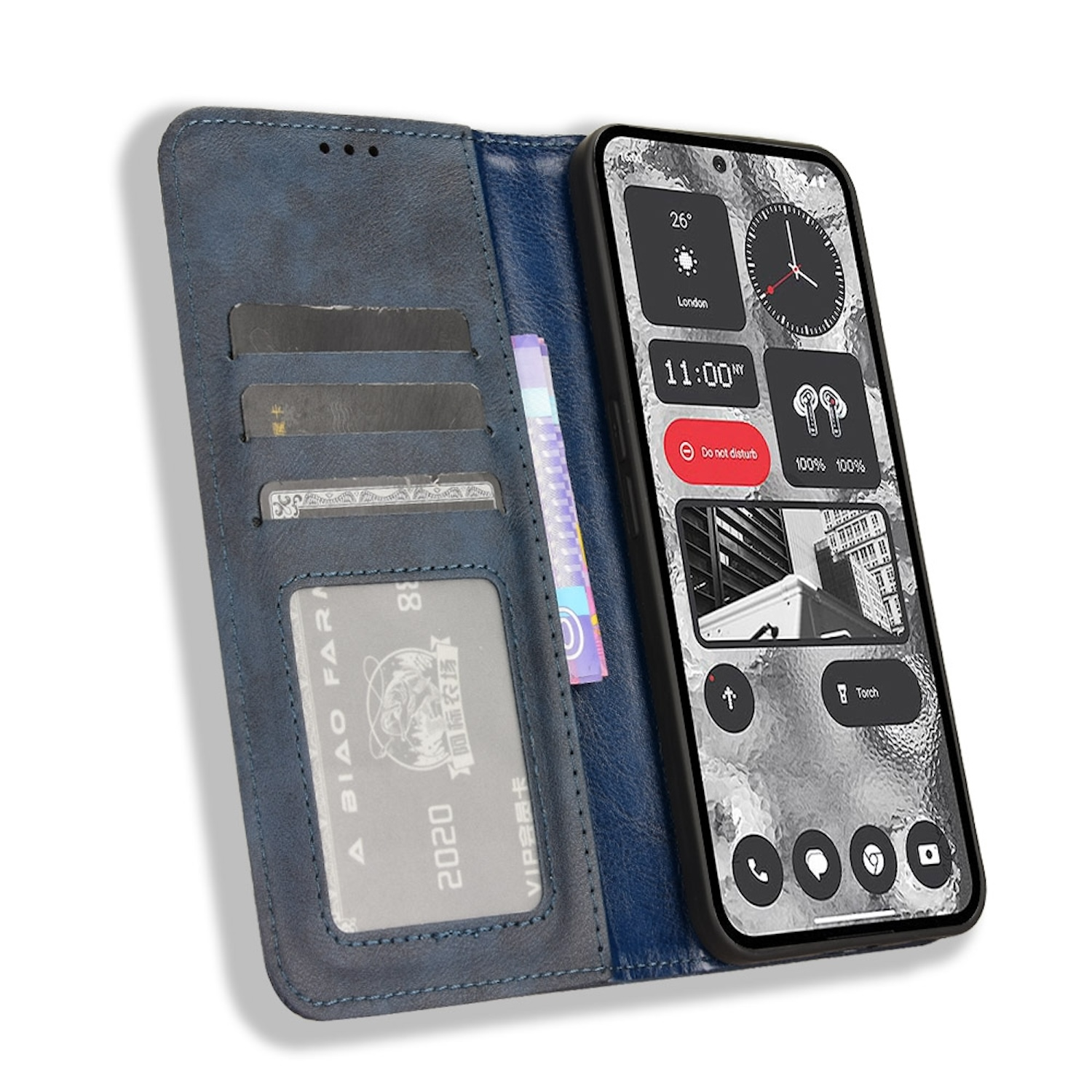 Blaue Leder-Handyhülle mit Karten und Telefon mit Widgets und Uhrzeit.