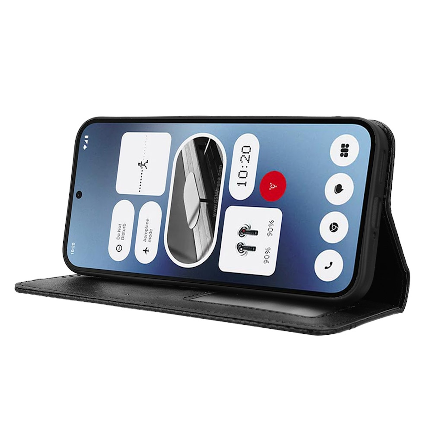 Schwarzes Telefon in schwarzer Hülle, offen auf weißem Hintergrund. Zeigt Datum, Uhrzeit und Symbole an.