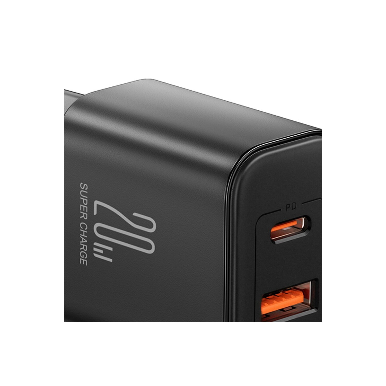 Schwarzer Netzadapter mit zwei USB-Anschlüssen und dem Text "20W Super Charge" auf weißem Hintergrund.