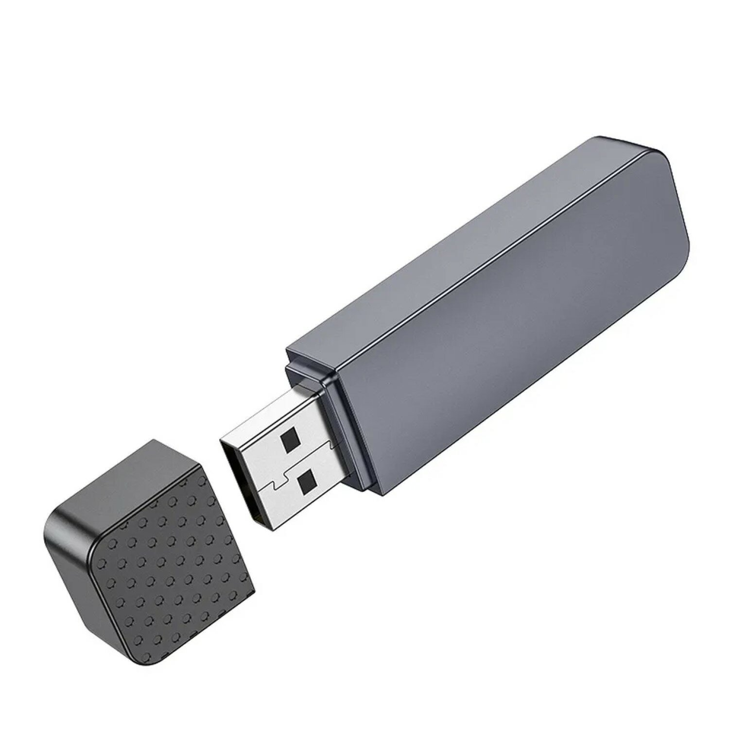 Un dongle USB grigio con una porta USB e un coperchio staccato. Sfondo bianco.