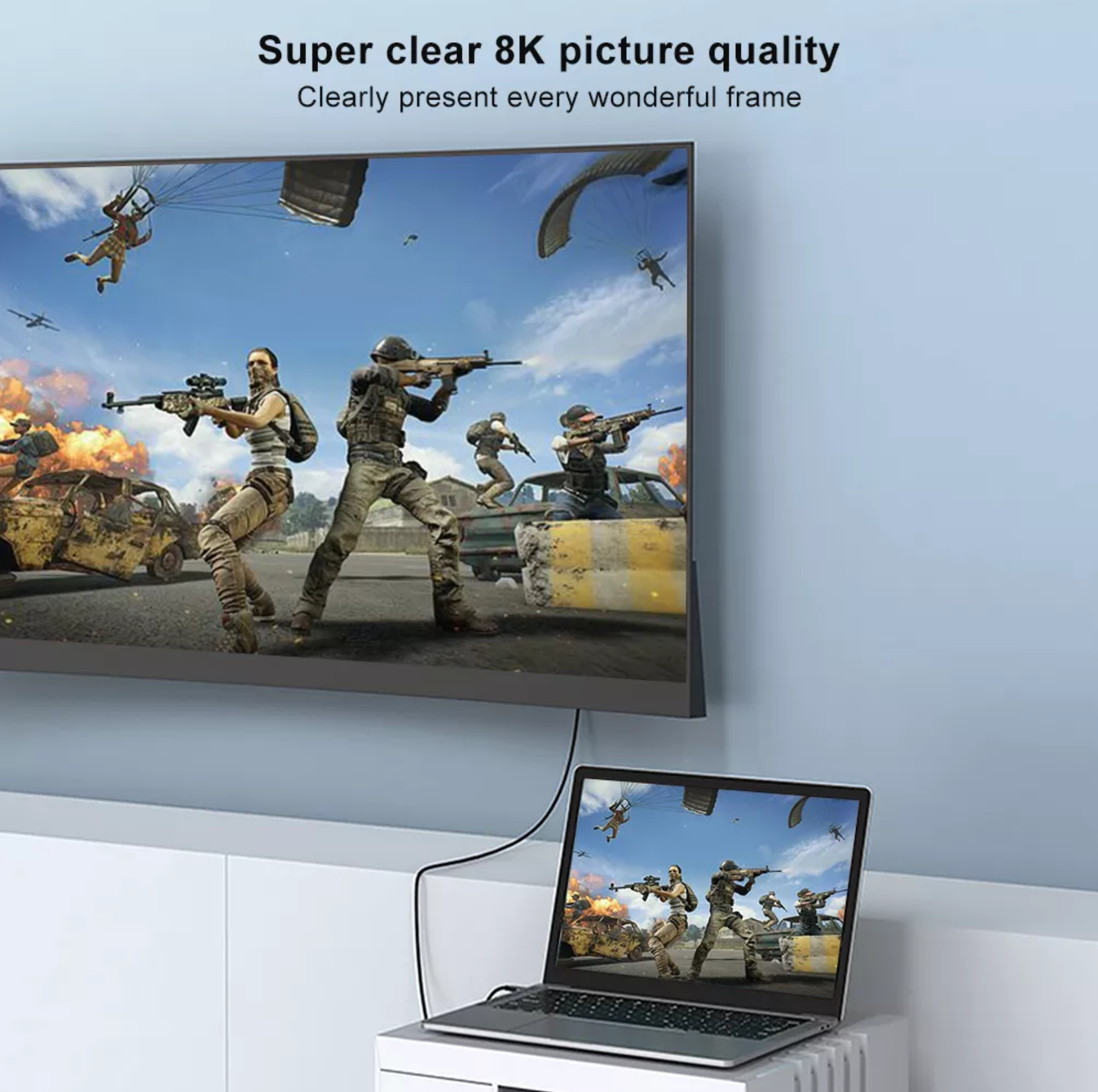 Laptop wyświetlający scenę z gry, połączony z telewizorem. Tekst: Super wyraźna jakość obrazu 8K.