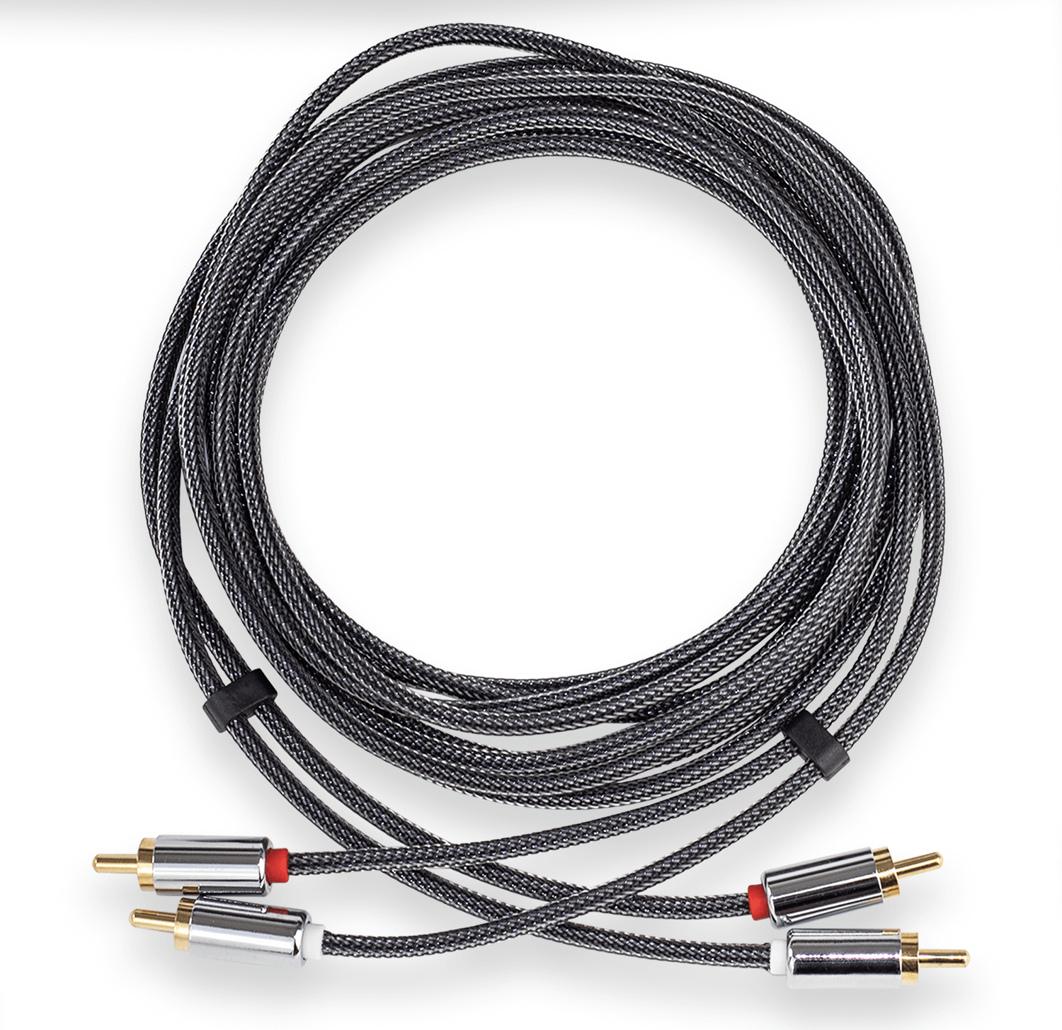 Zwinięte kable audio ze złotymi końcówkami, na białym tle.