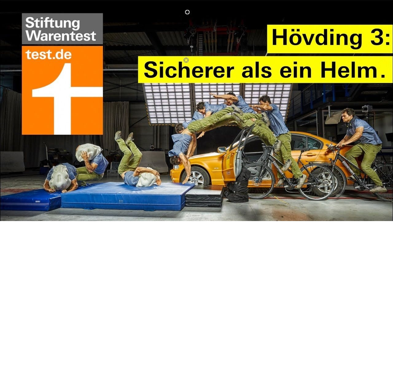 Bild zeigt einen Sicherheitstest und einen Text auf Deutsch. Menschen fallen vom Auto.