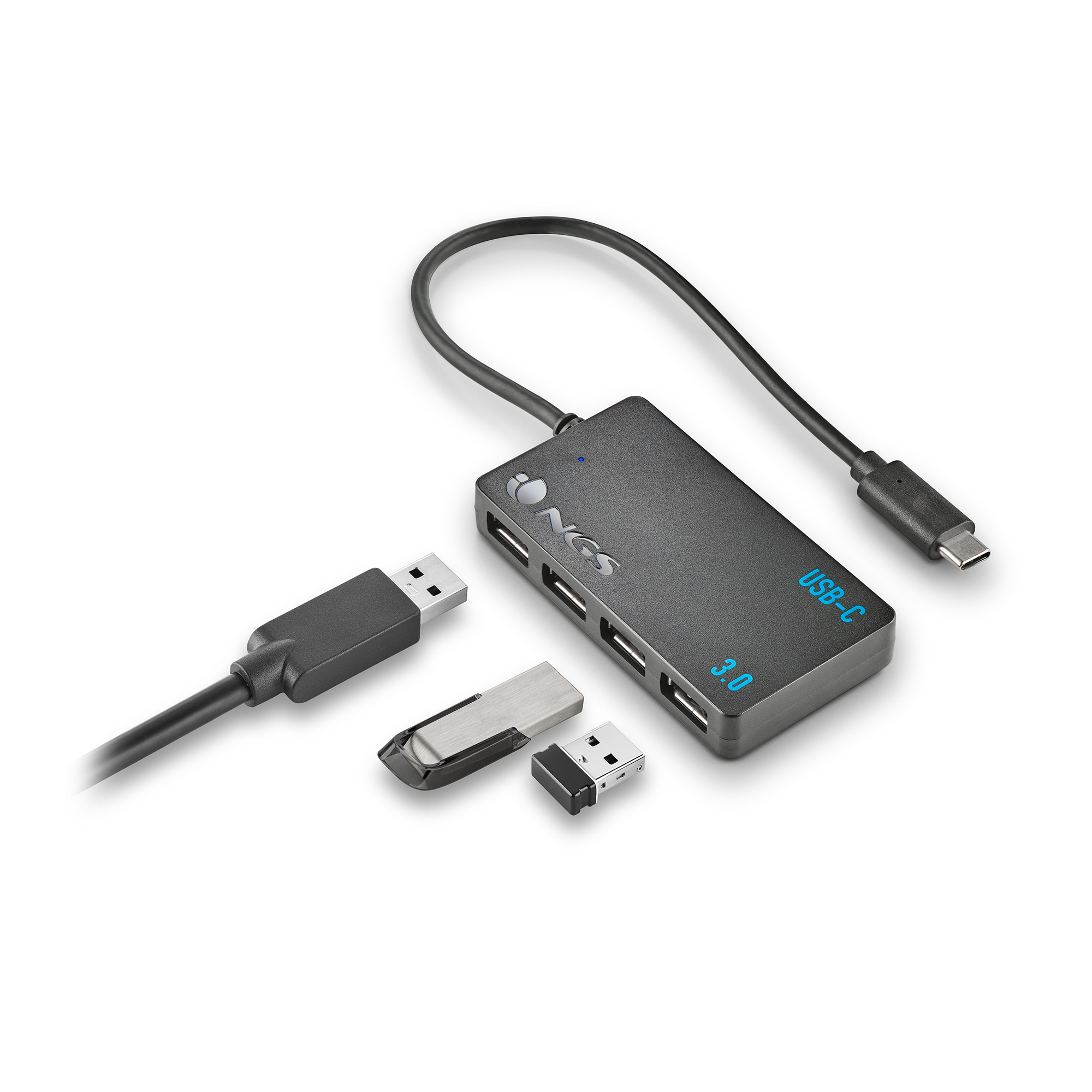 Ein schwarzer USB-Hub mit USB-Anschlüssen und zwei USB-Flash-Laufwerken.