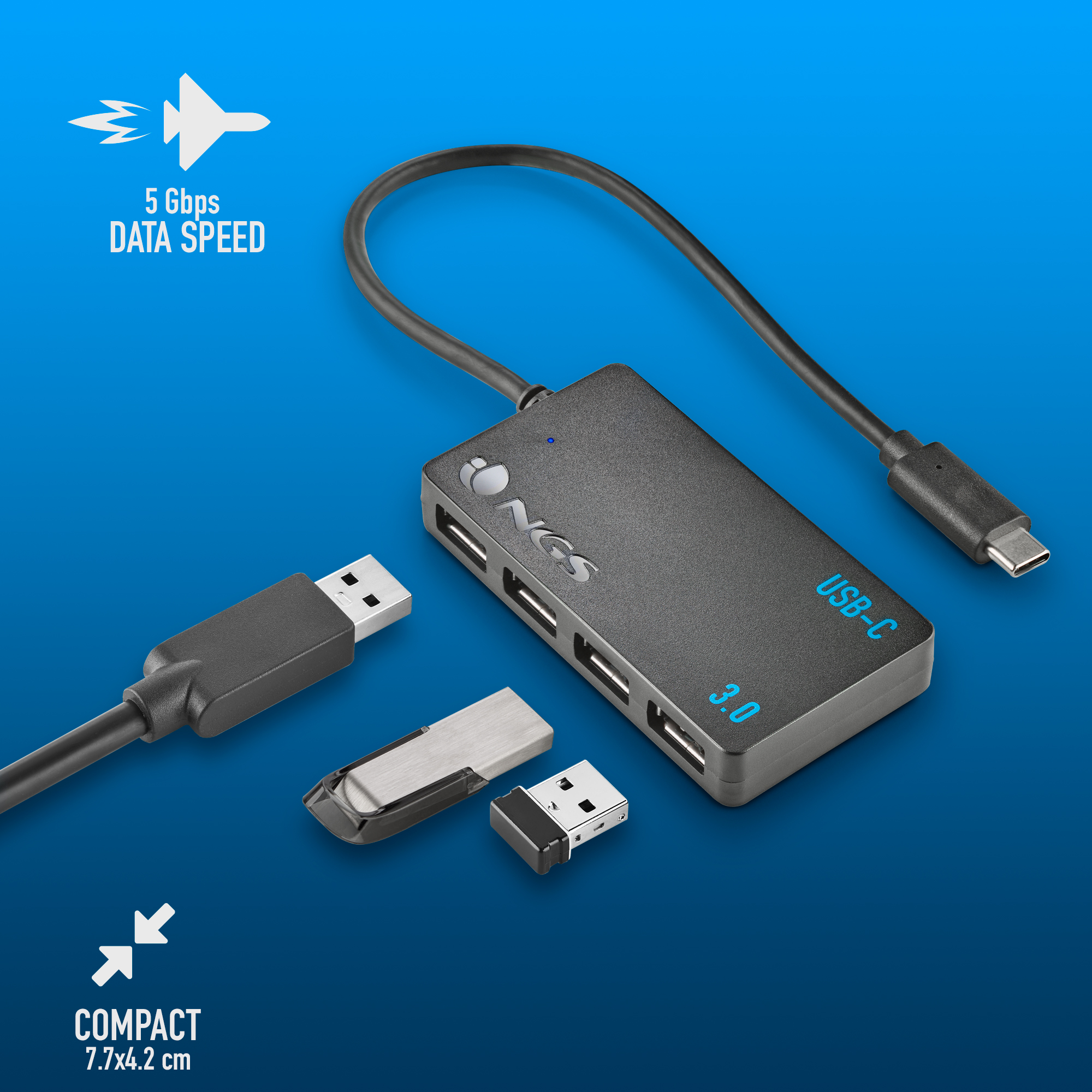 Schwarzer USB-Hub mit mehreren Anschlüssen, USB-Laufwerk und schwarzem Kabel. Blauer Hintergrund.