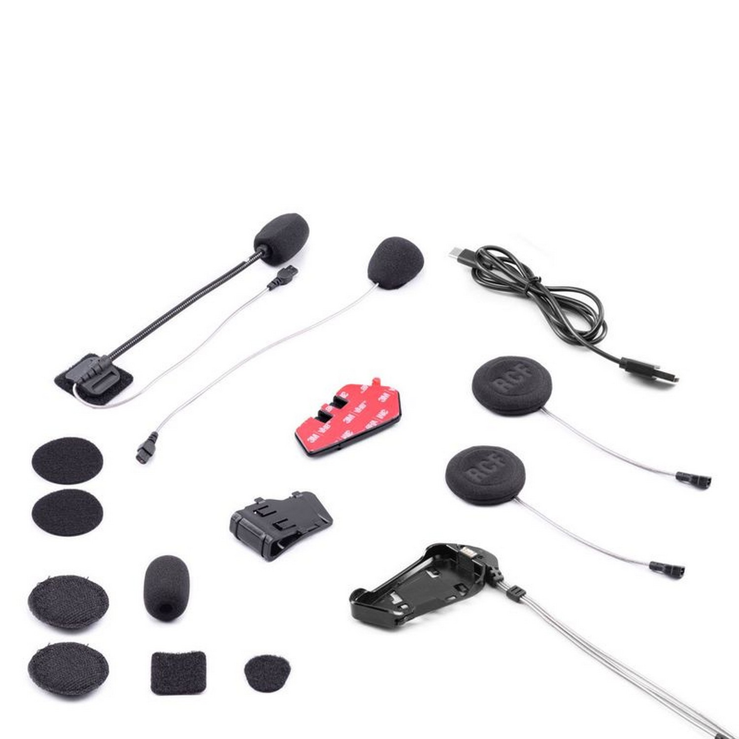 Varios accesorios de auriculares negros, que incluyen almohadillas, micrófonos y conectores.