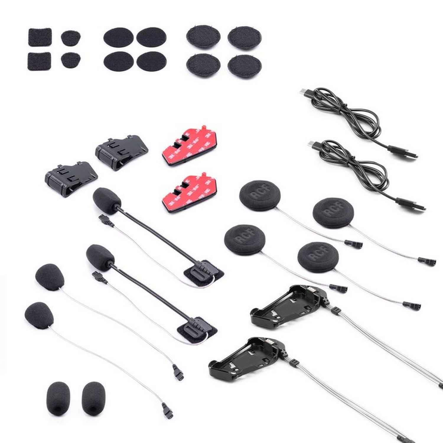 Różne czarne i czerwone akcesoria elektroniczne: słuchawki, kable, podkładki samoprzylepne.