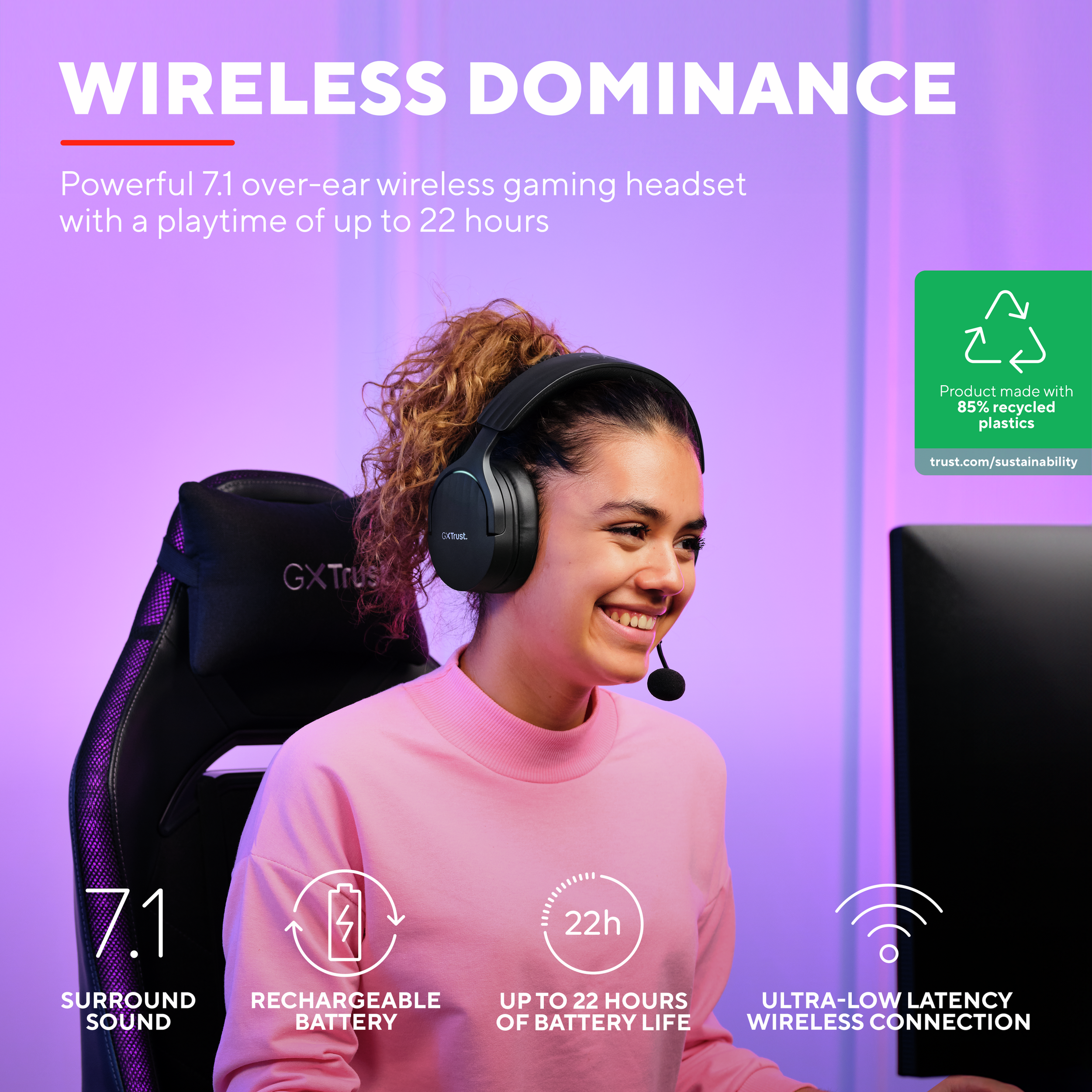 Femme portant un casque de jeu, souriante, avec texte sur la domination sans fil.