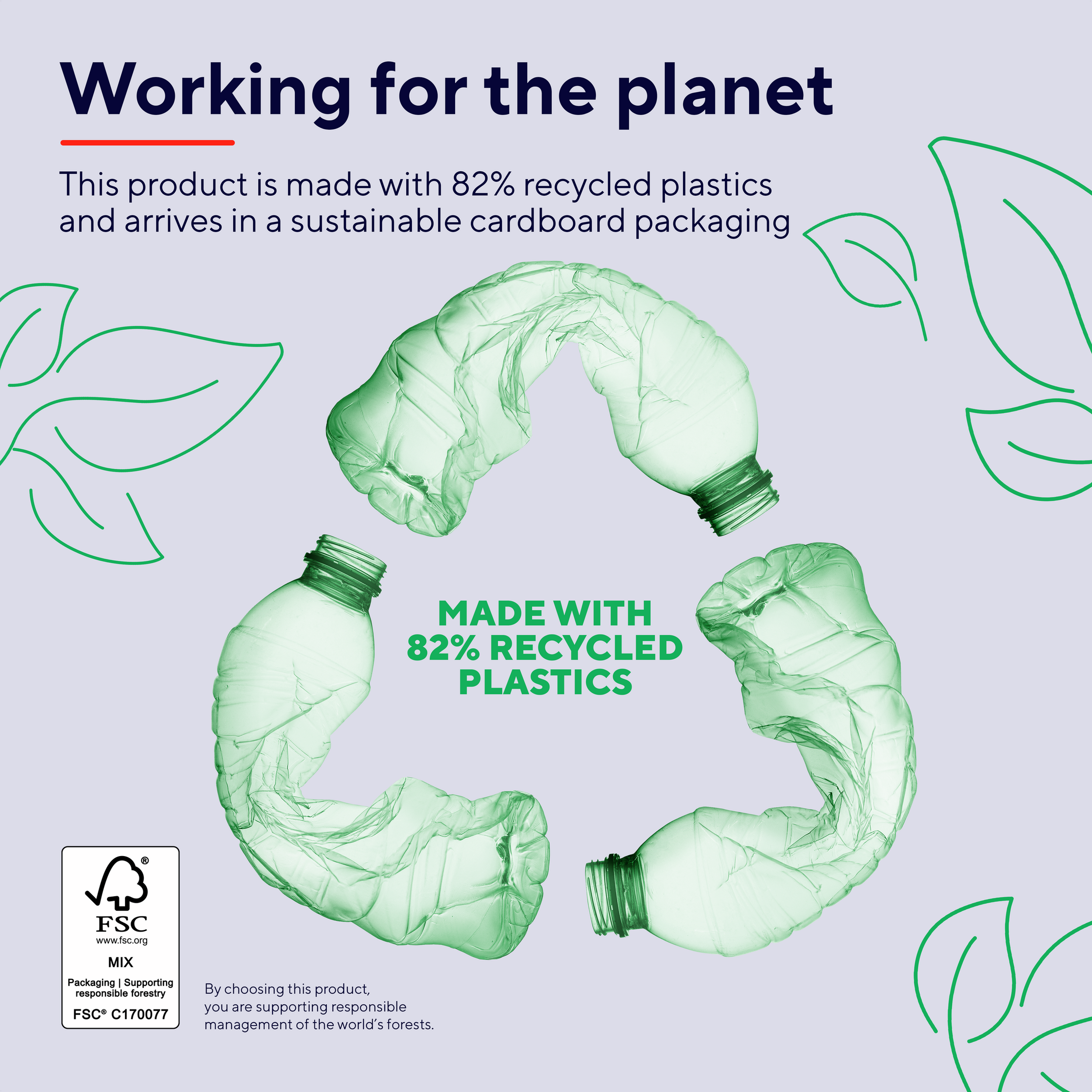 Das Bild zeigt drei recycelte Plastikflaschen, die ein Recycling-Symbol bilden.
