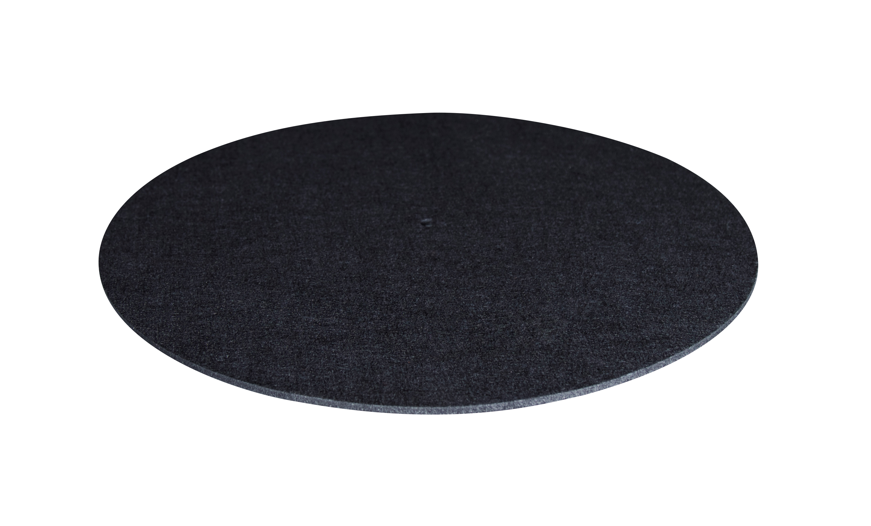 Eine schwarze Filz-Schallplattenmatte auf weißem Hintergrund, kreisförmig.