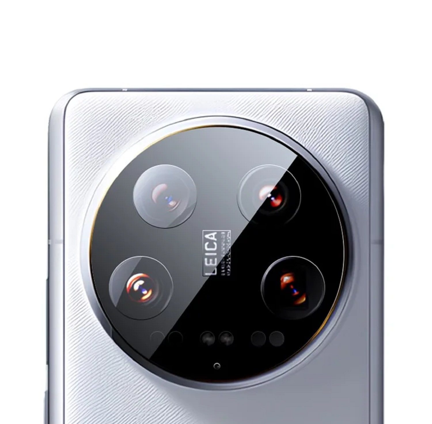 Nahaufnahme der Rückseite eines Telefons mit vier Kameralinsen und dem Leica-Logo.