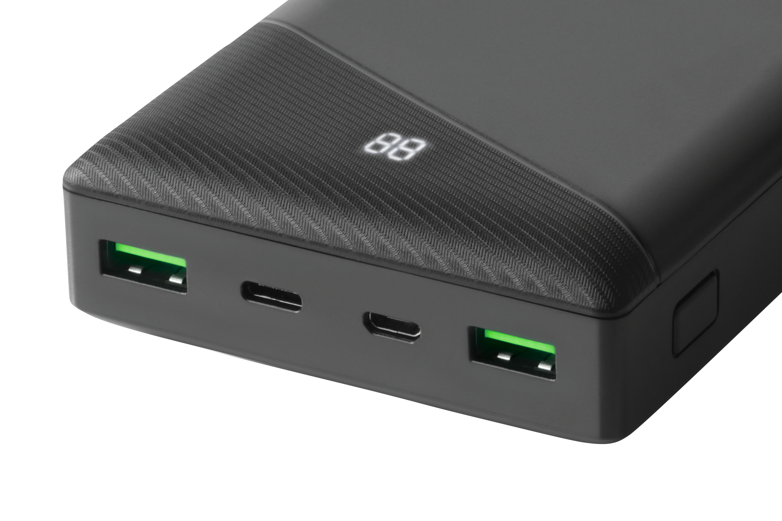 Schwarze Powerbank mit digitaler Anzeige und mehreren Ladeanschlüssen, auf weißem Hintergrund.